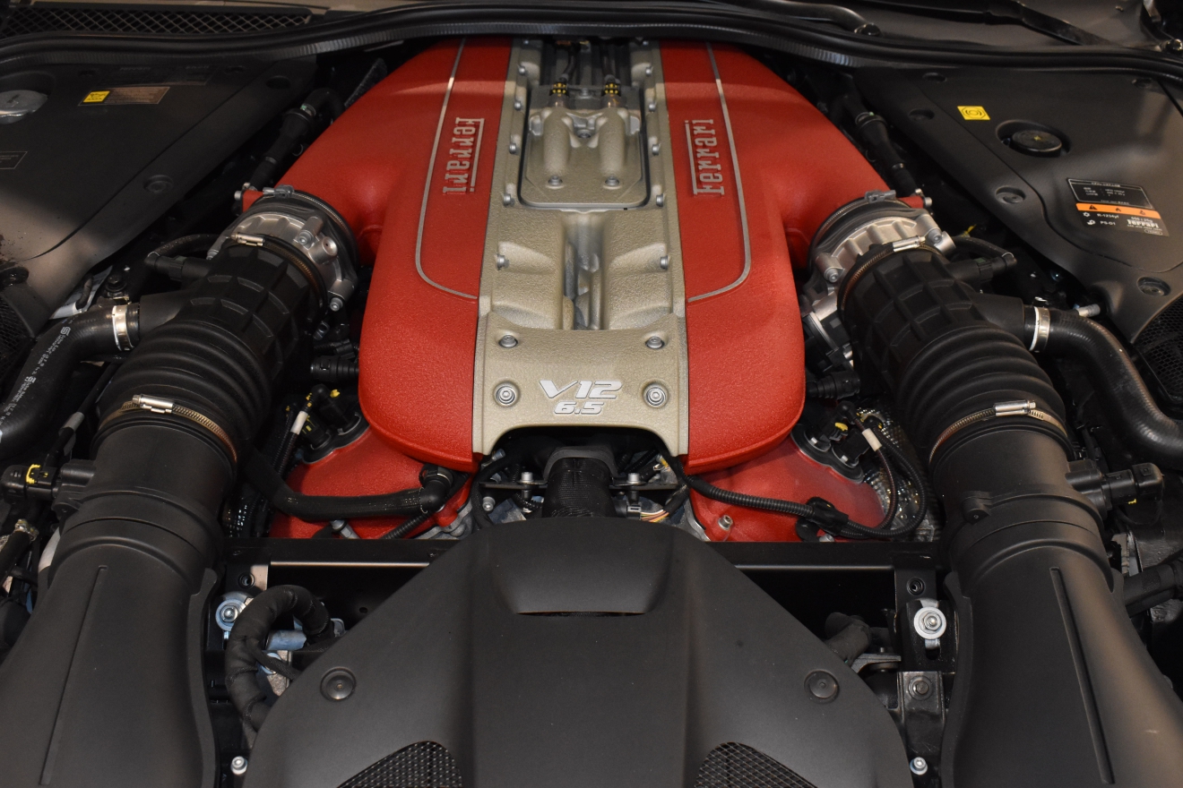 フェラーリ　812GTS　V12　左ハンドル　新着入庫車両　ボンド大阪　ボンドカーズ