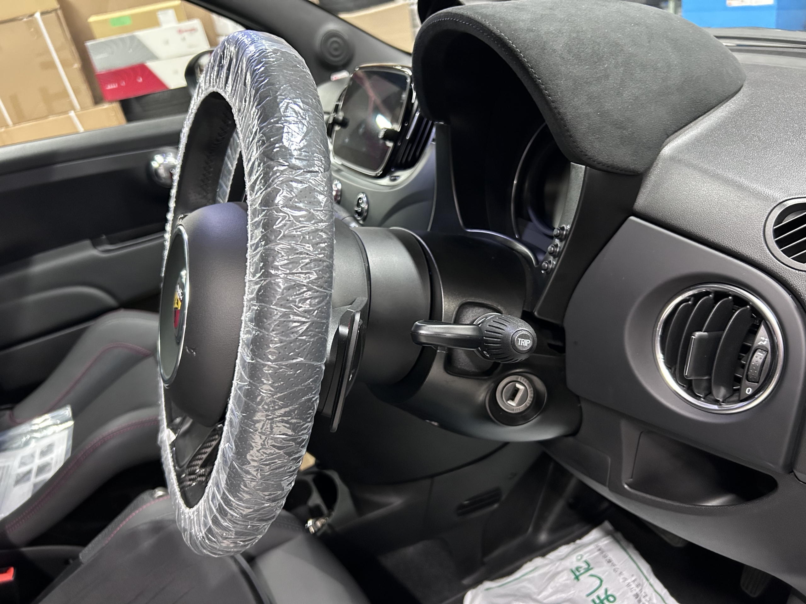 アバルト　695　ＫＷ　車高調　カーボン　エアロ　カスタム