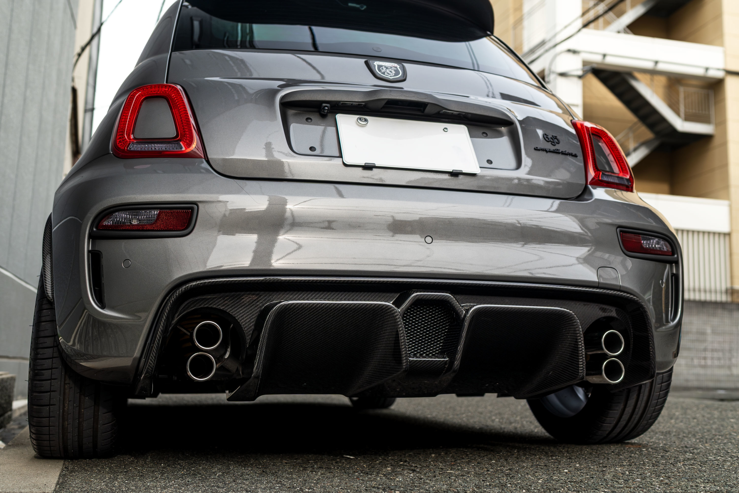 アバルト　695　ＫＷ　車高調　カーボン　エアロ　カスタム