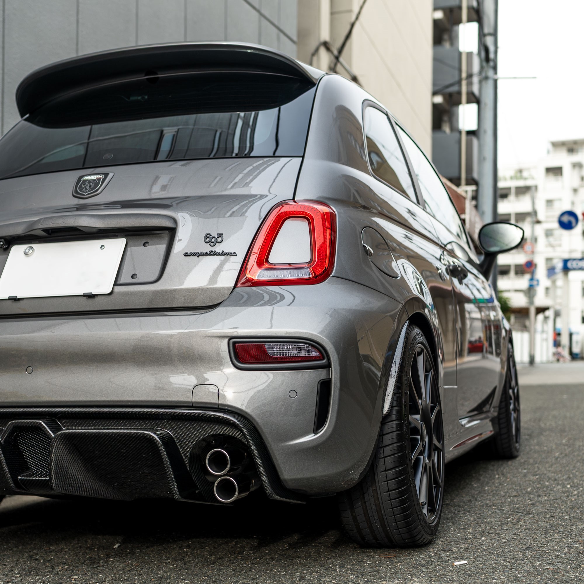 アバルト　695　ＫＷ　車高調　カーボン　エアロ　カスタム