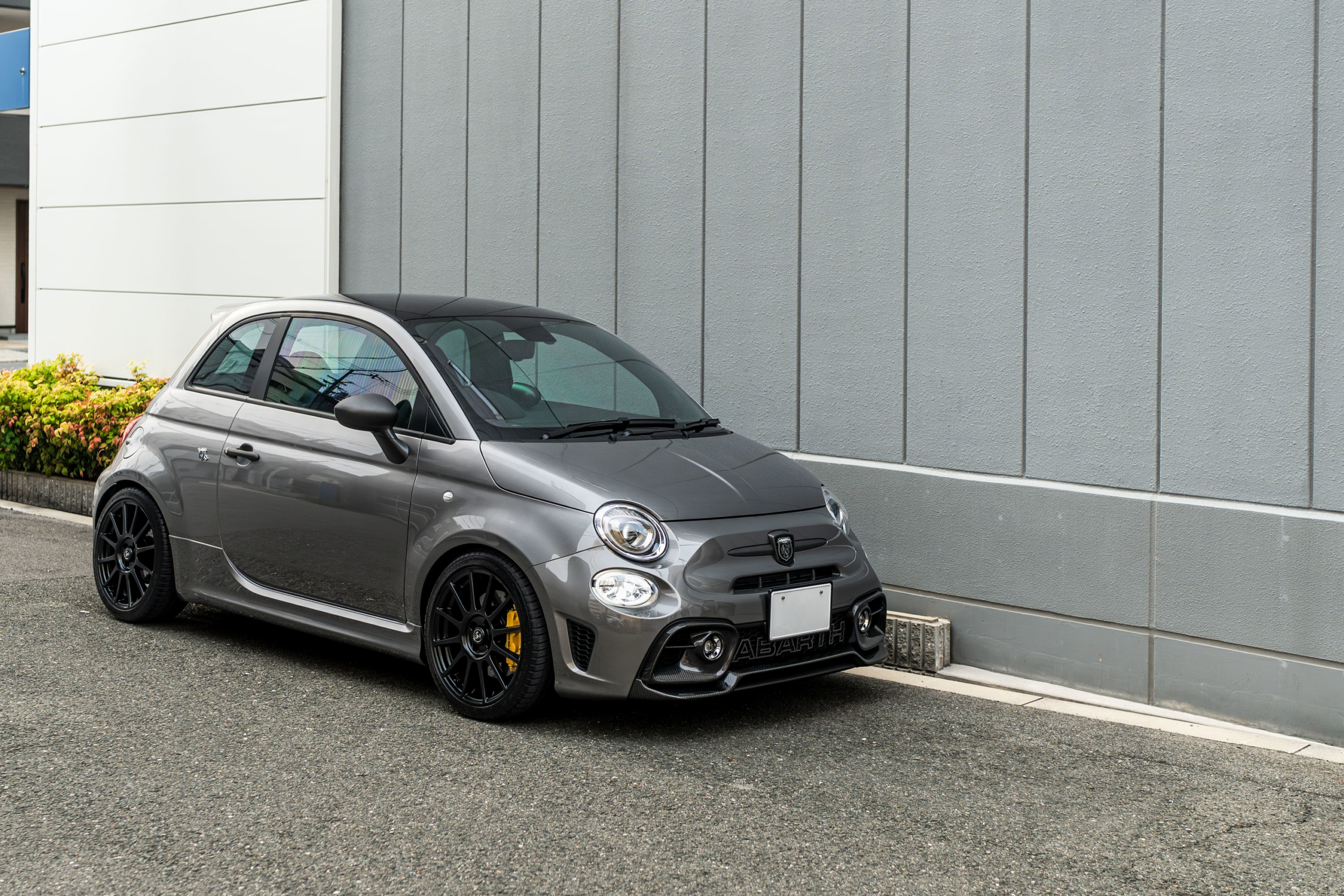 アバルト　695　ＫＷ　車高調　カーボン　エアロ　カスタム