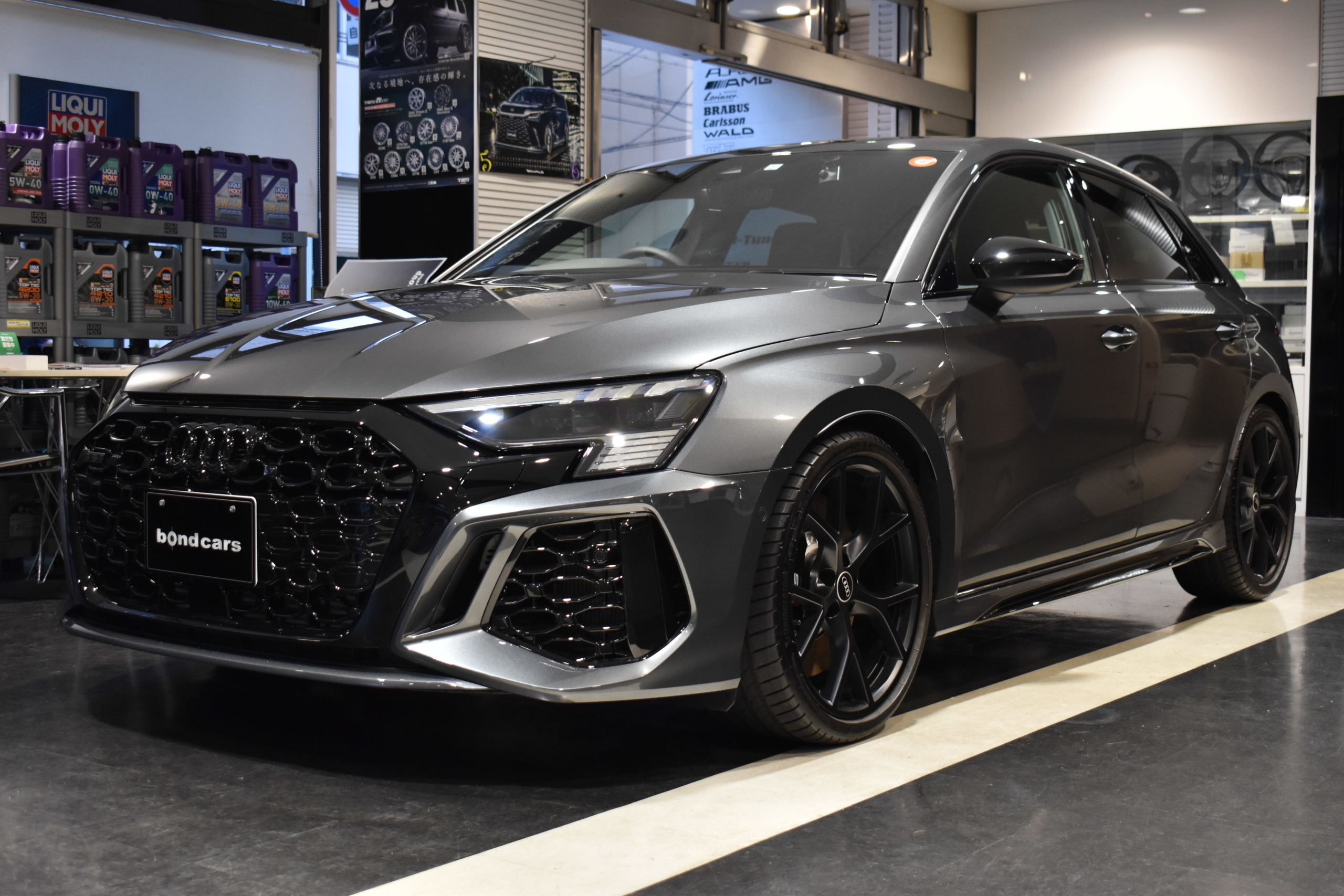 ＡＵＤＩ　ＲＳ３　スポーツバック　ダンピングコントロールサスペンション　ブラックスタイリングPKG　Bang＆Olufsen　RSスポーツエグゾースト　ファインナッパーレザーハニカムステッチ