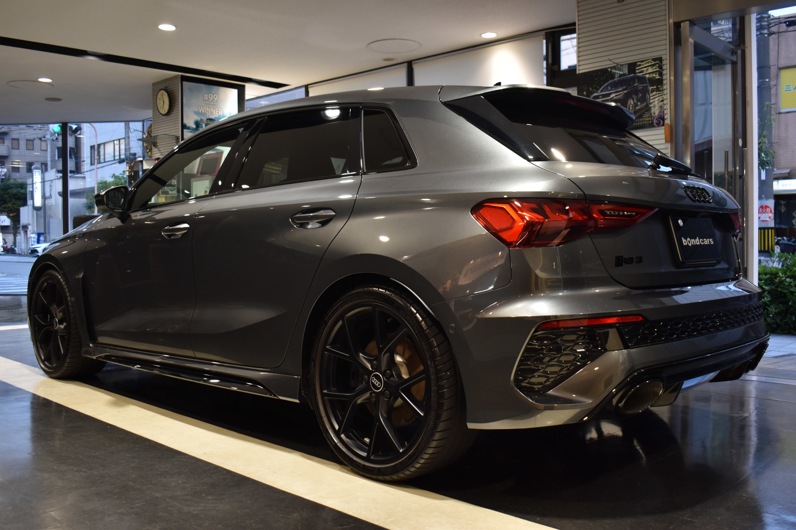 ＡＵＤＩ　ＲＳ３　スポーツバック　ダンピングコントロールサスペンション　ブラックスタイリングPKG　Bang＆Olufsen　RSスポーツエグゾースト　ファインナッパーレザーハニカムステッチ