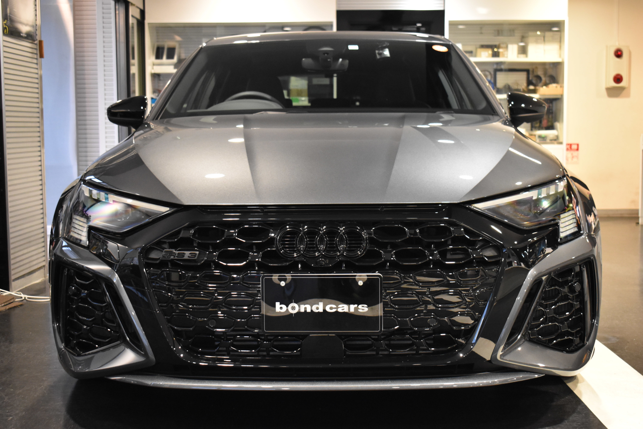 ＡＵＤＩ　ＲＳ３　スポーツバック　ダンピングコントロールサスペンション　ブラックスタイリングPKG　Bang＆Olufsen　RSスポーツエグゾースト　ファインナッパーレザーハニカムステッチ