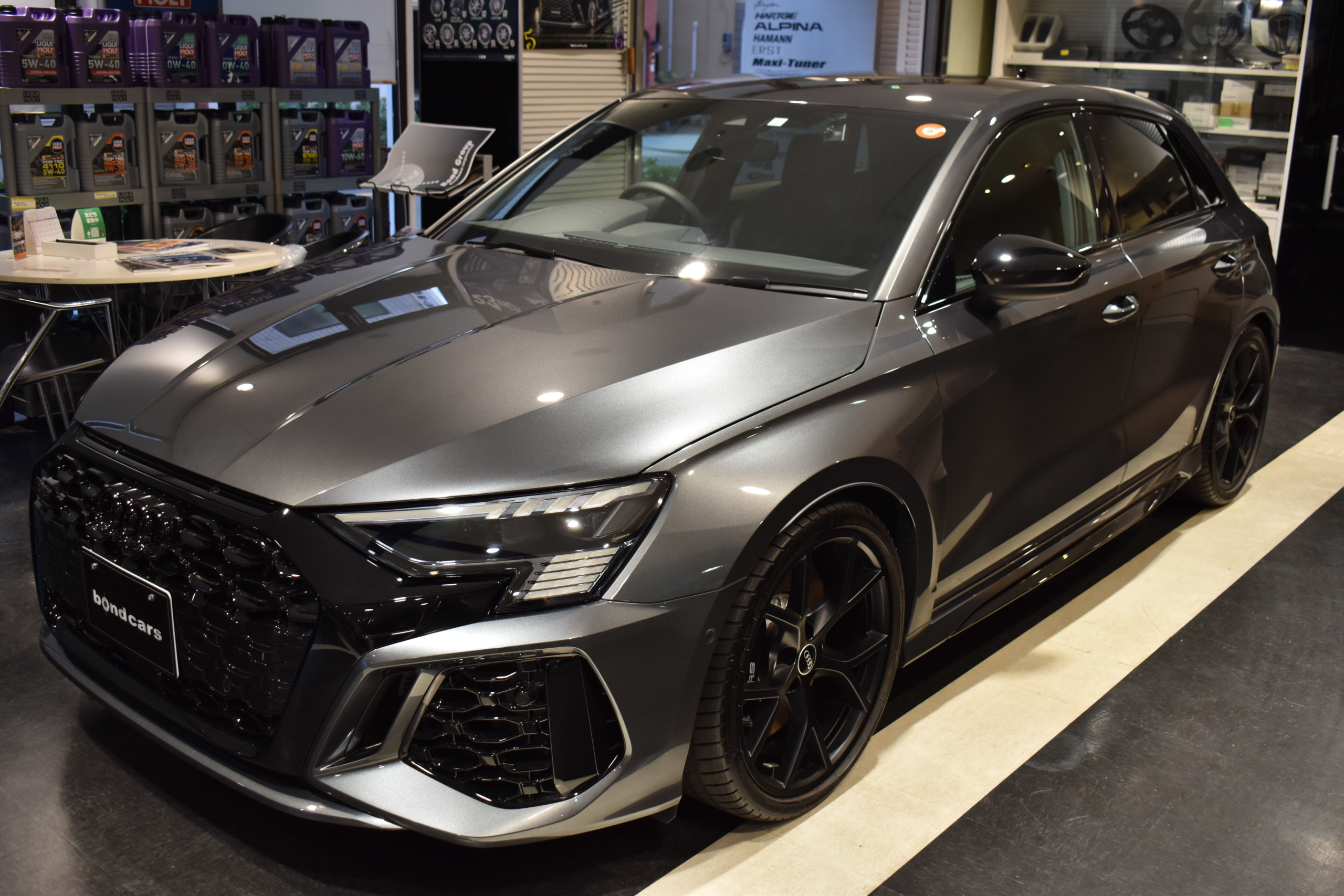 ＡＵＤＩ　ＲＳ３　スポーツバック　ダンピングコントロールサスペンション　ブラックスタイリングPKG　Bang＆Olufsen　RSスポーツエグゾースト　ファインナッパーレザーハニカムステッチ