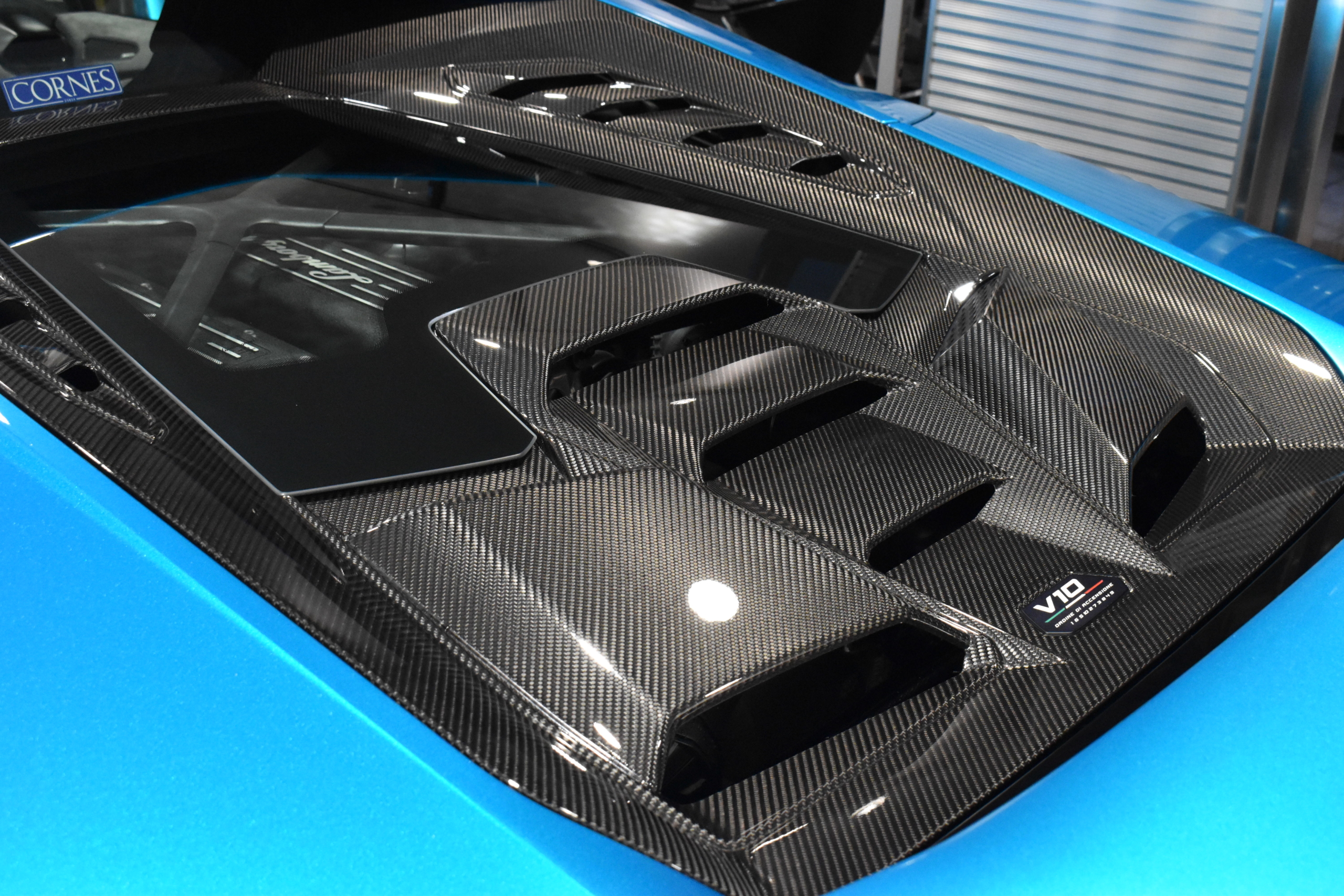 LAMBORGHINI　HURACAN　TECNICA　ボディフルプロテクションフィルム　デジタルインナーミラー　OPカラーBluUranus　スタイルパック　ダーククローム＆カーボンツイルパック　リアバンパーシャイニーブラック　ディフューザーボディカラー　リアカーボンボンネット　DAMISO ダイヤモンドカット20インチホイール　Sensonumサウンド　スポーツシート