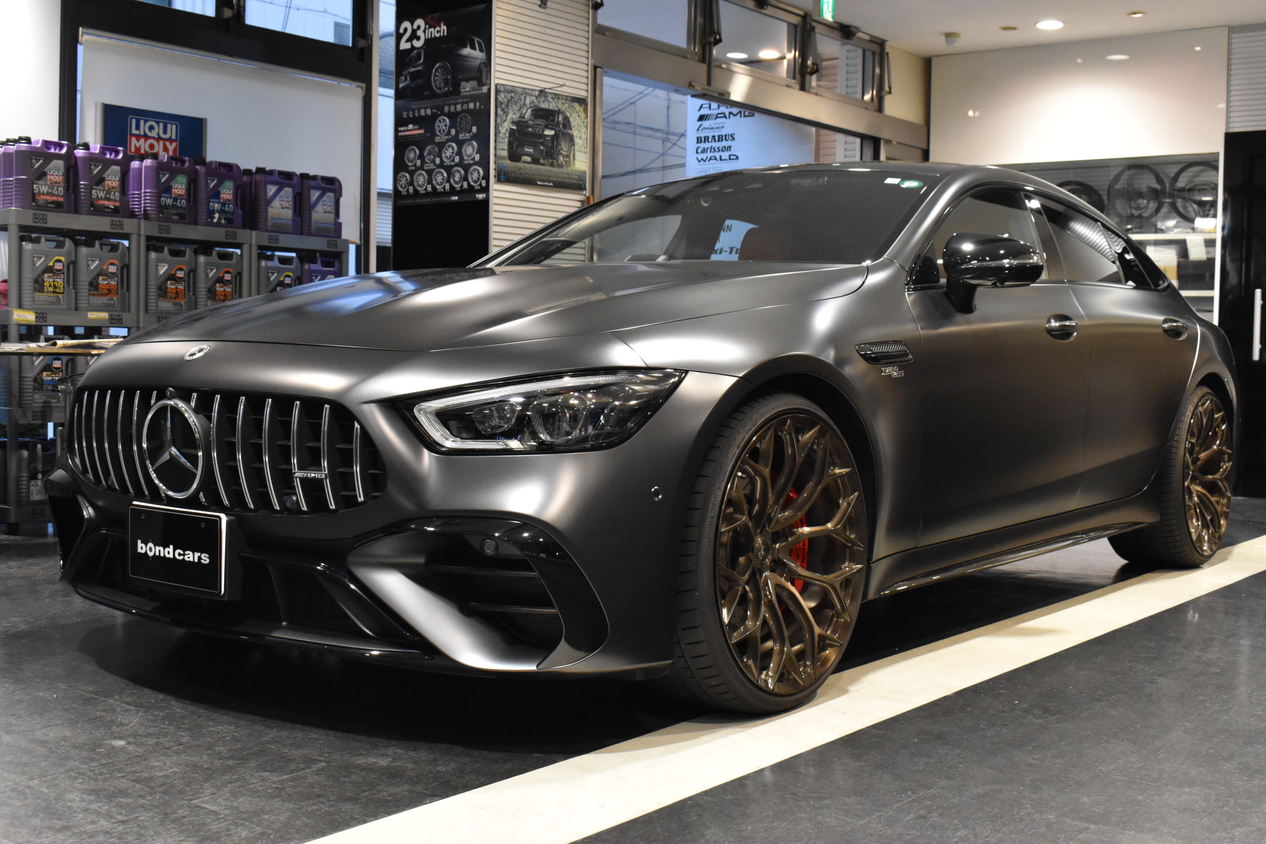 メルセデスAMG　GT53４ドアクーペ　グラファイトグレーマグノ　ナッパフルレザー/レッド　パノラミックルーフ　AMGダイナミックパッケージ 　BCフォージド22インチホイール+ロワリングKIT