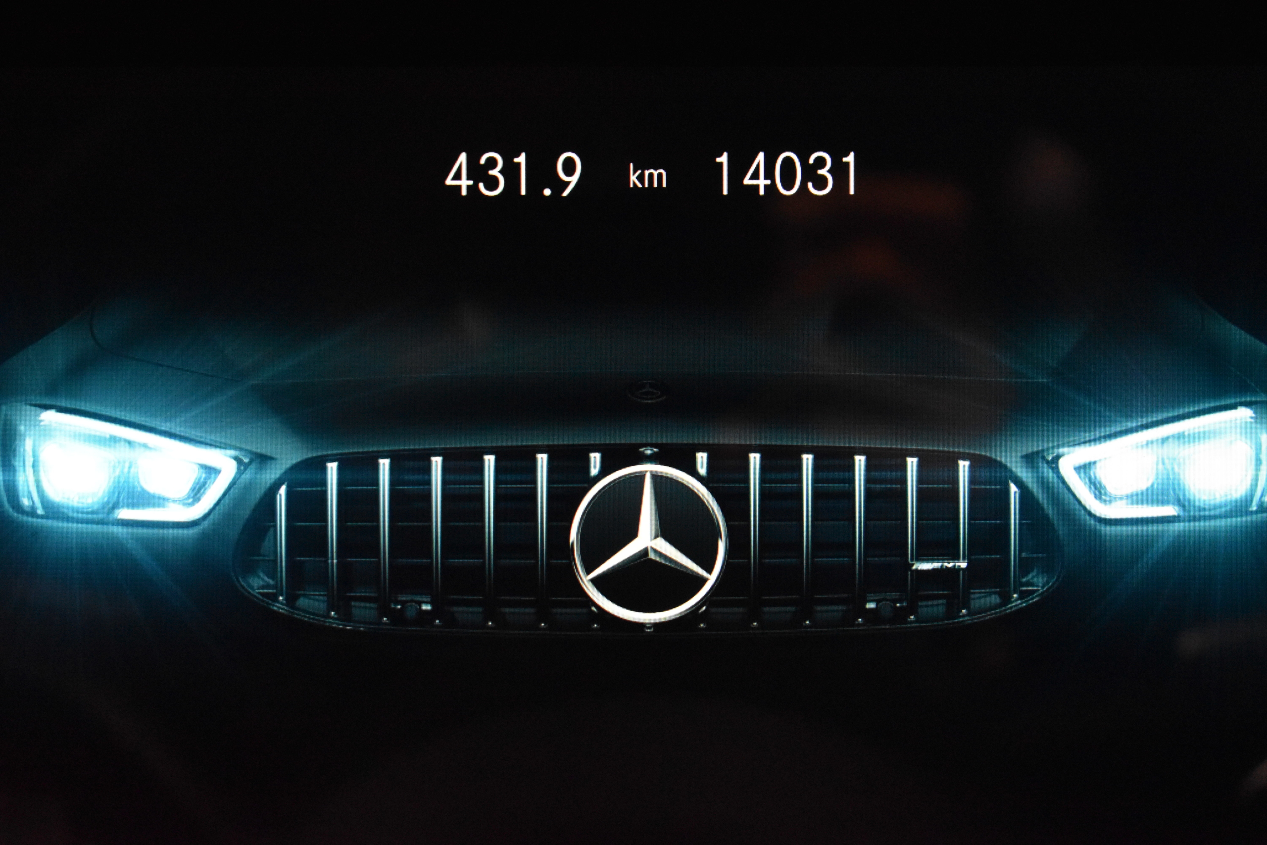 メルセデスAMG　GT53４ドアクーペ　グラファイトグレーマグノ　ナッパフルレザー/レッド　パノラミックルーフ　AMGダイナミックパッケージ 　BCフォージド22インチホイール+ロワリングKIT