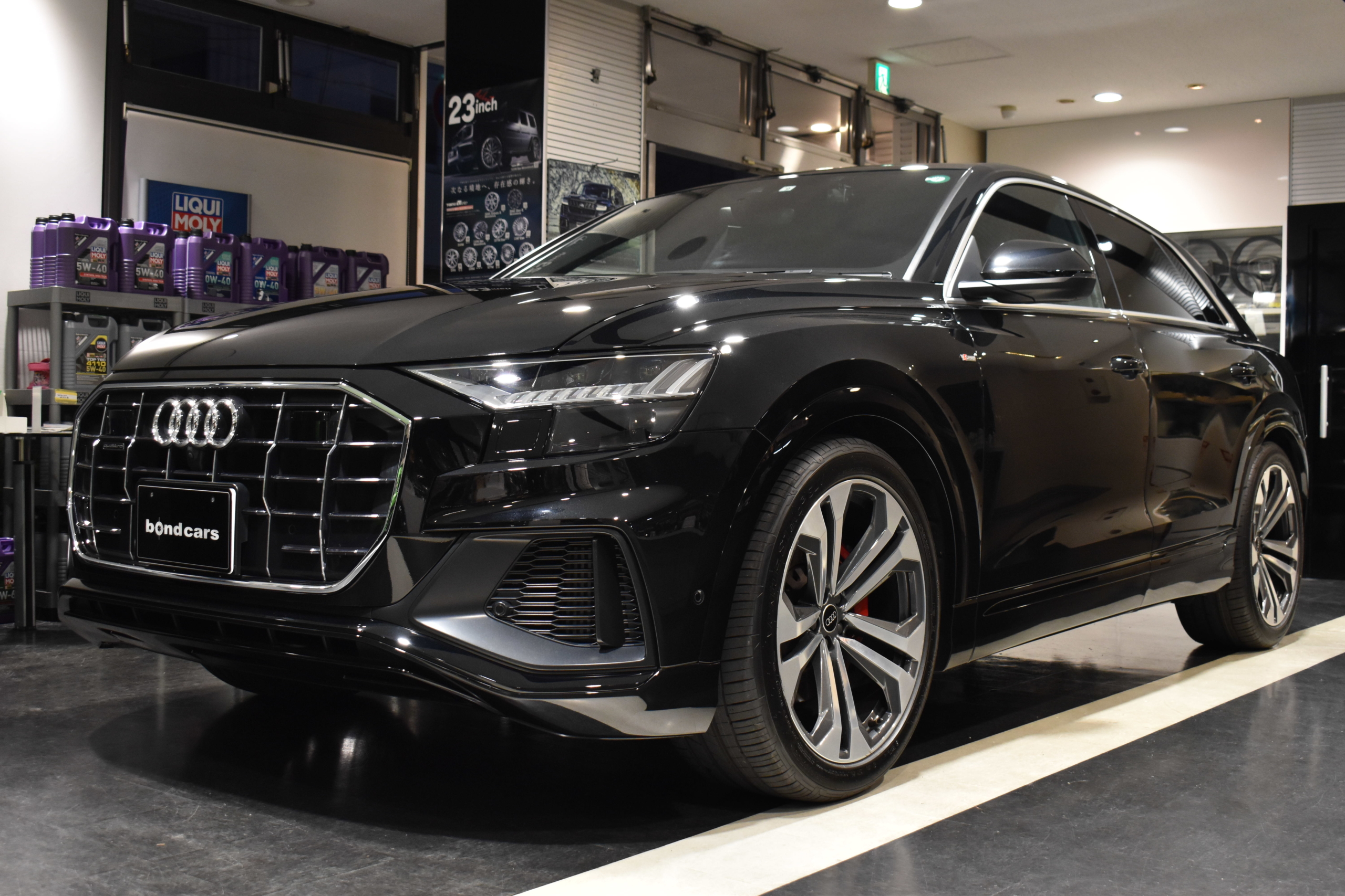 Audi Q8 55TFSI quattro Slineプラスパッケージ　コンフォートアシスタンスパッケージ　パノラマサンルーフ　レッドキャリパー　各部ブラックアウト