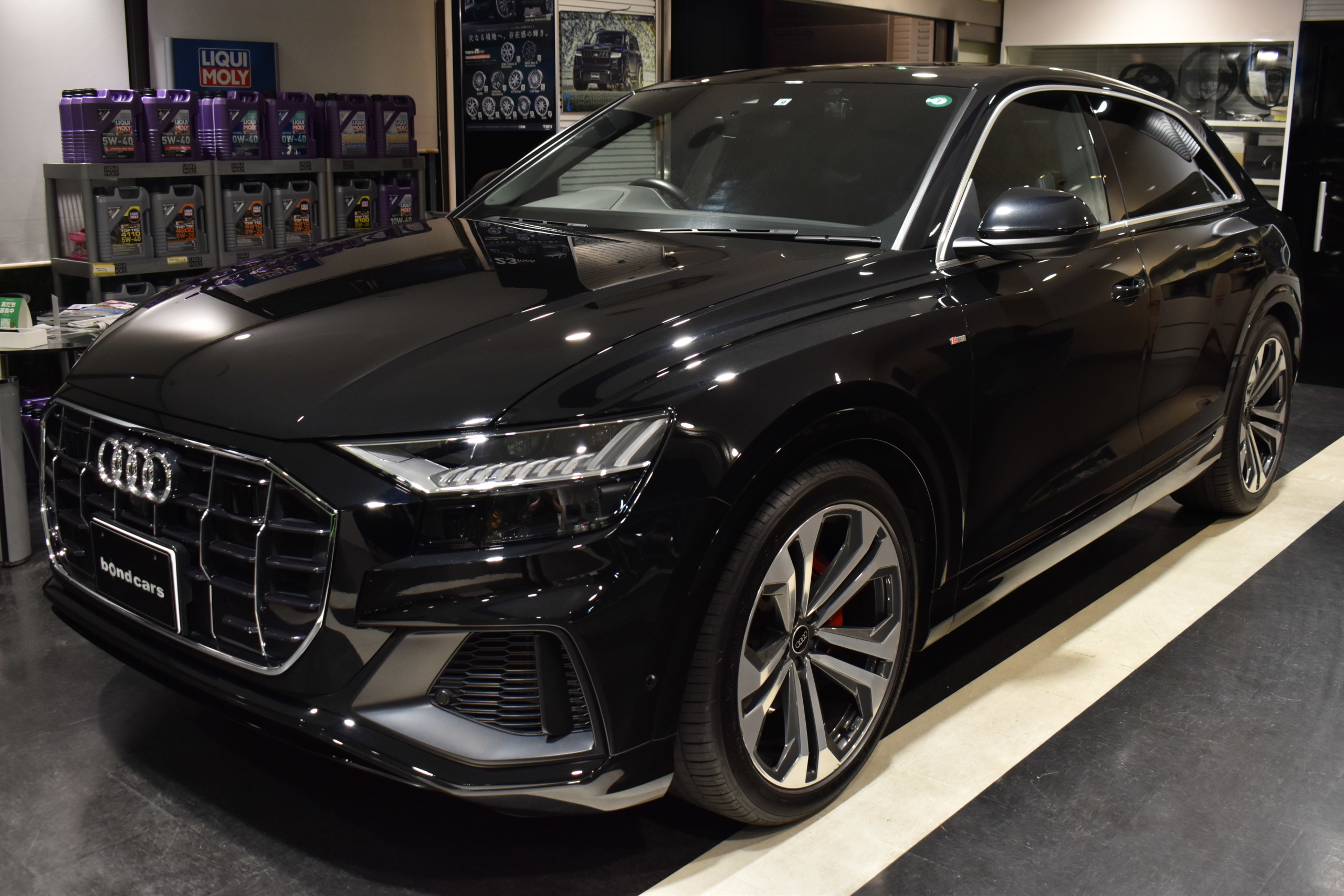 Audi Q8 55TFSI quattro Slineプラスパッケージ　コンフォートアシスタンスパッケージ　パノラマサンルーフ　レッドキャリパー　各部ブラックアウト