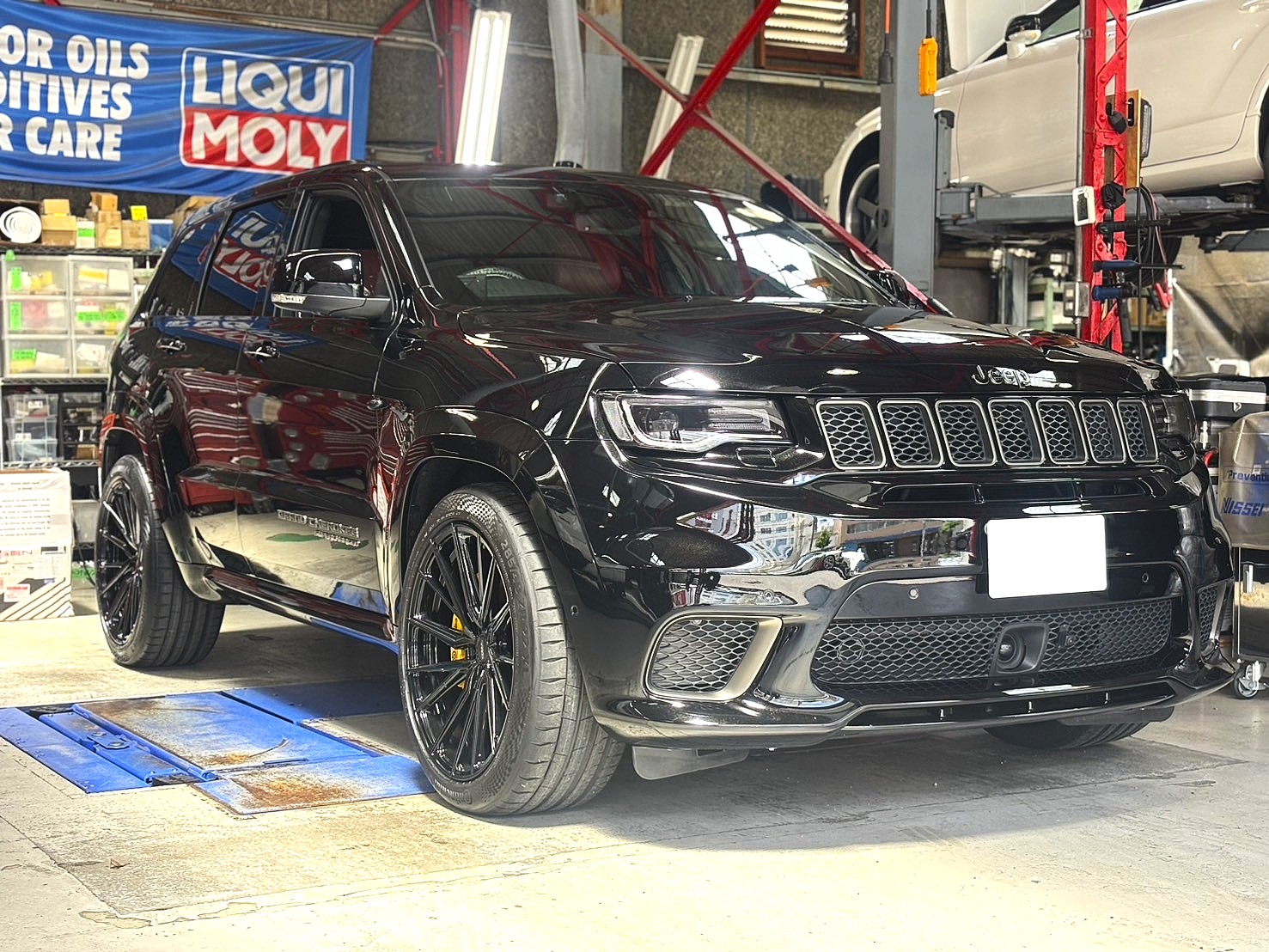 JEEP　グランドチェロキー　トラックホーク　VOSSEN　HF4-T　22インチAW　カスタム　ボンド大阪