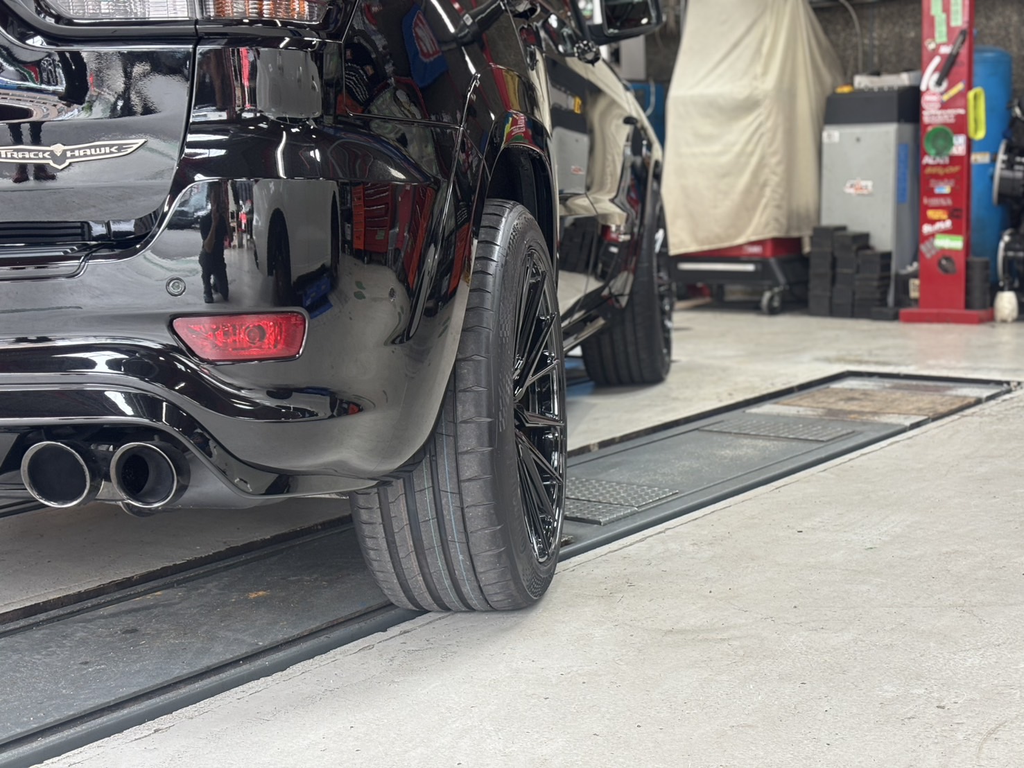 JEEP　グランドチェロキー　トラックホーク　VOSSEN　HF4-T　22インチAW　カスタム　ボンド大阪