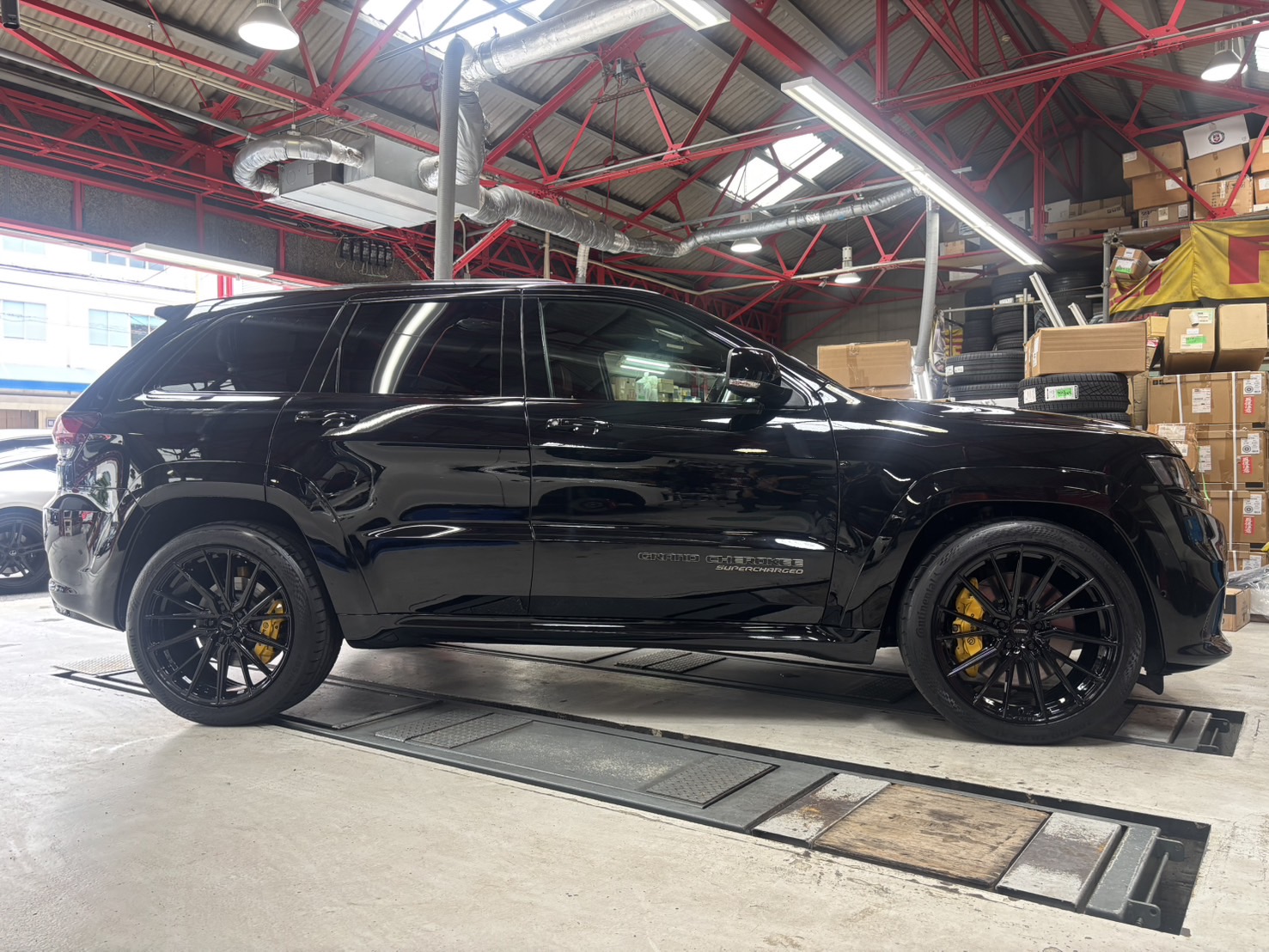 JEEP　グランドチェロキー　トラックホーク　VOSSEN　HF4-T　22インチAW　カスタム　ボンド大阪