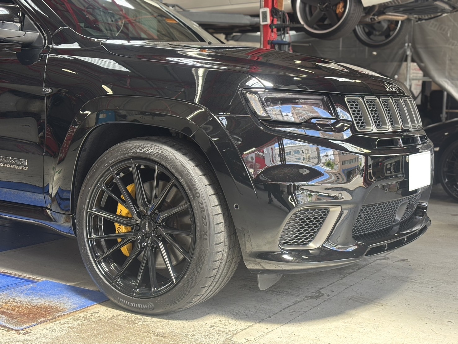 JEEP　グランドチェロキー　トラックホーク　VOSSEN　HF4-T　22インチAW　カスタム　ボンド大阪