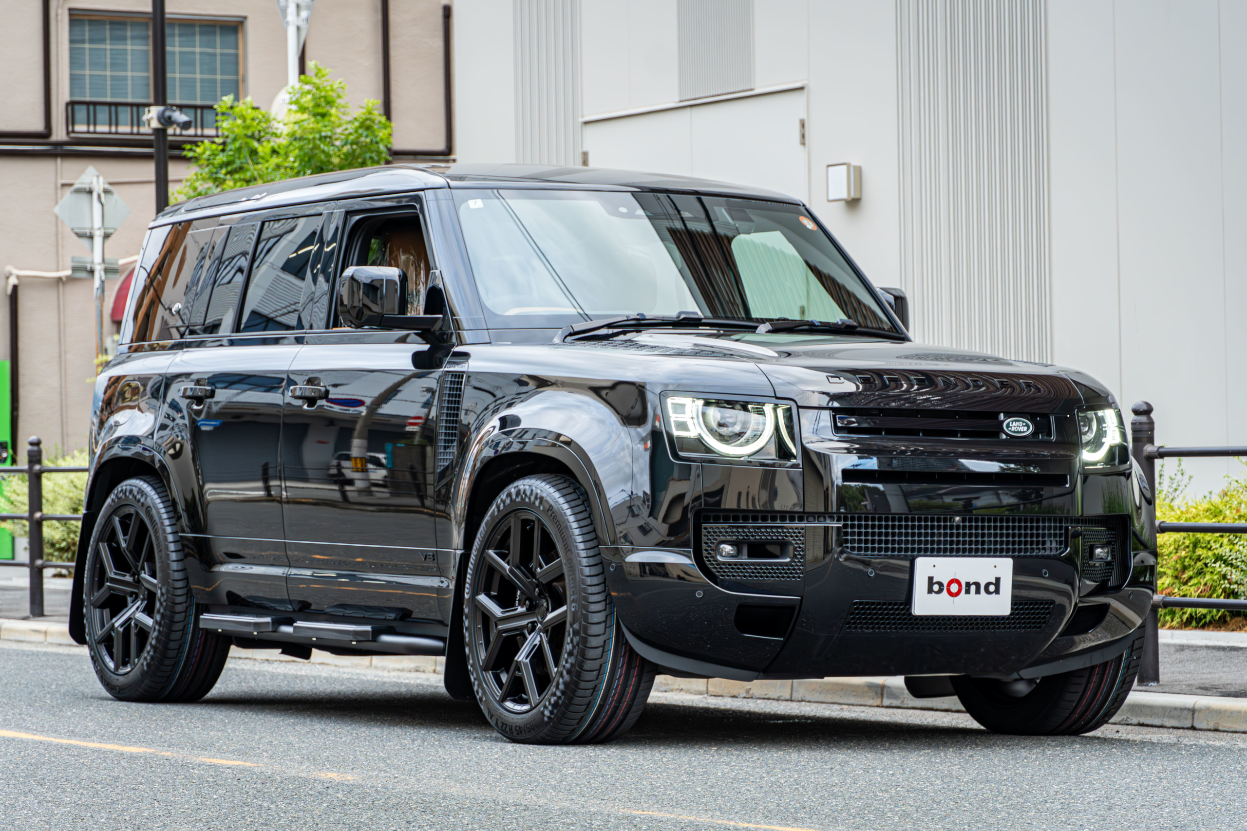 LAND ROVER DEFENDER 110×URBAN AUTOMOTIVE ボンド大阪