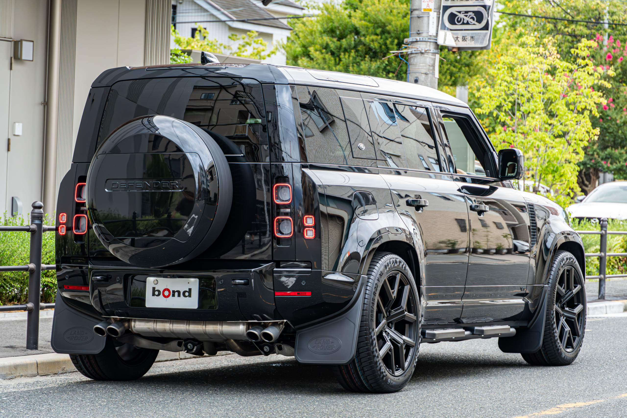 LAND ROVER DEFENDER 110×URBAN AUTOMOTIVE ボンド大阪