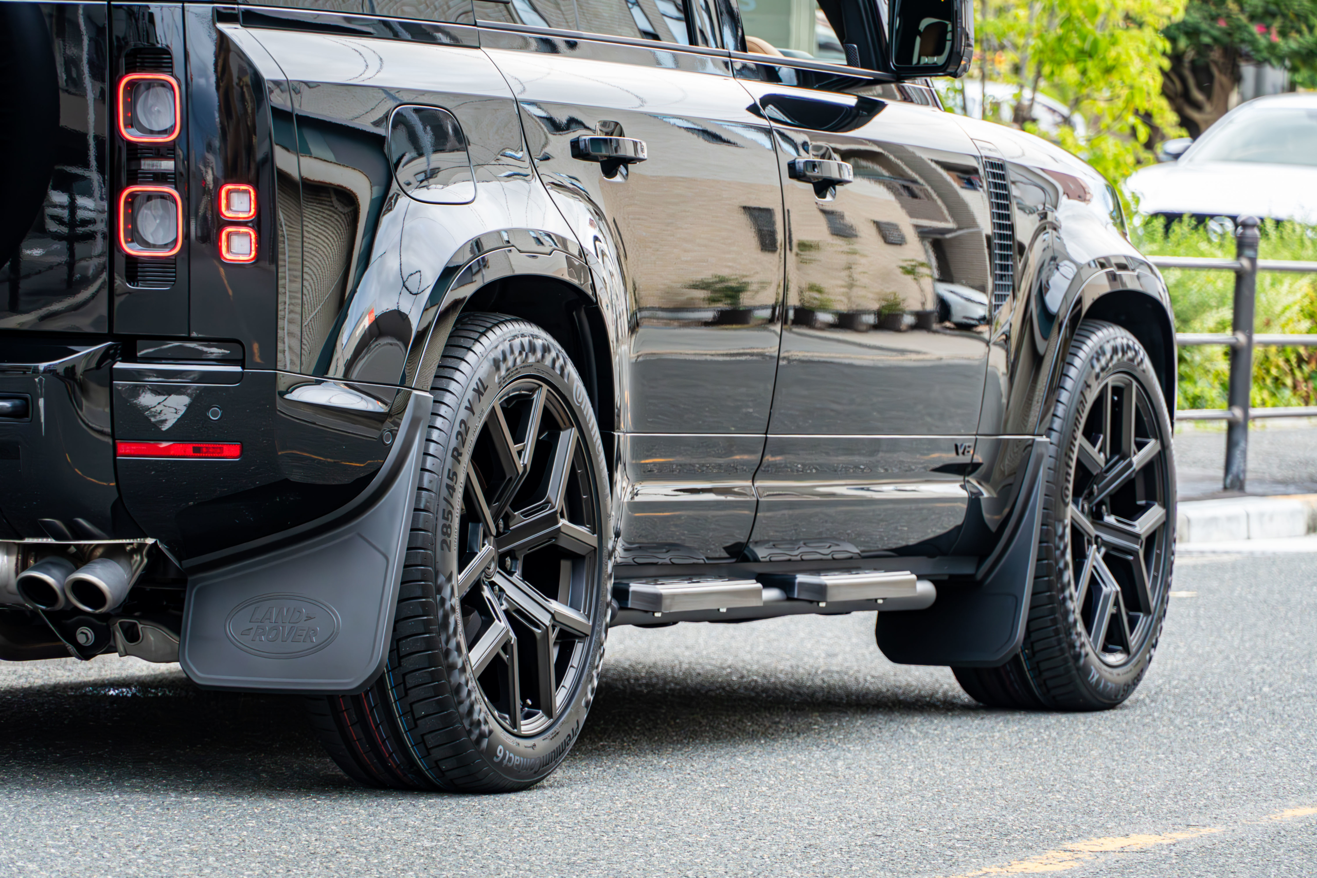 LAND ROVER DEFENDER 110×URBAN AUTOMOTIVE ボンド大阪