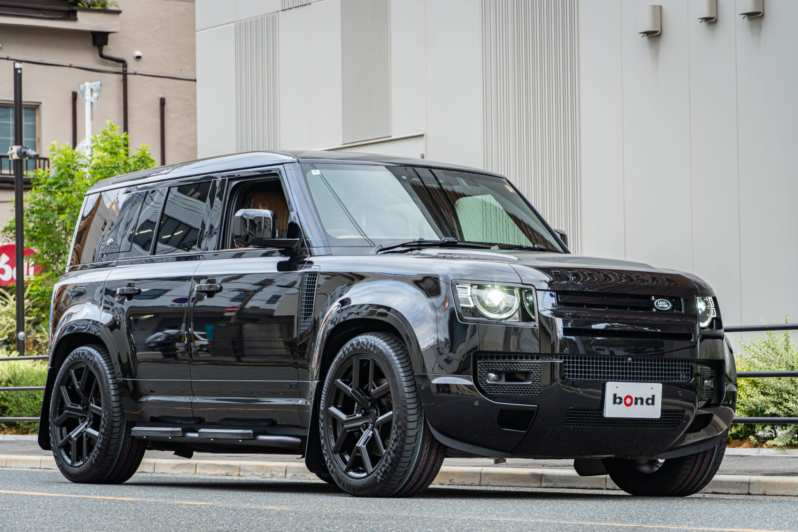 LAND ROVER DEFENDER 110×URBAN AUTOMOTIVE ボンド大阪