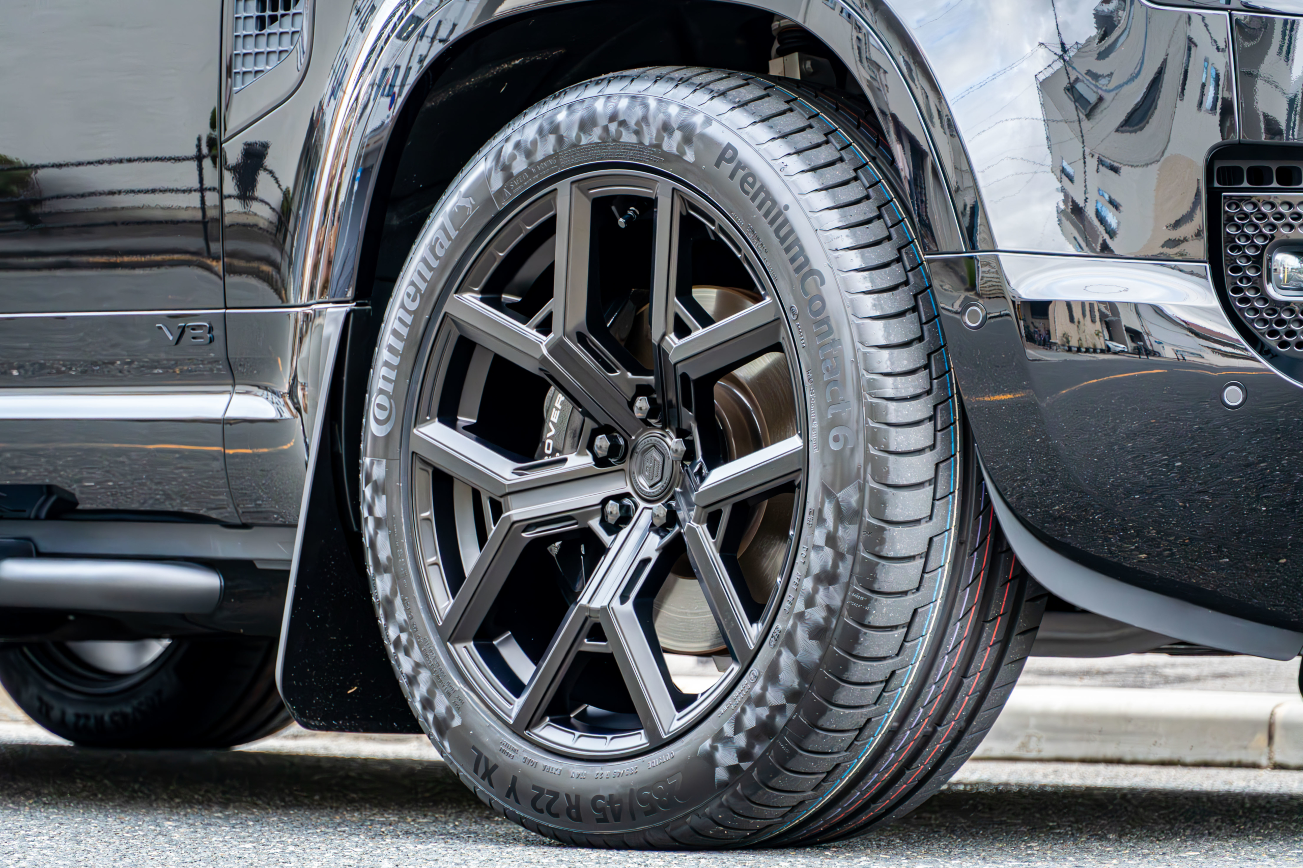 LAND ROVER DEFENDER 110×URBAN AUTOMOTIVE ボンド大阪