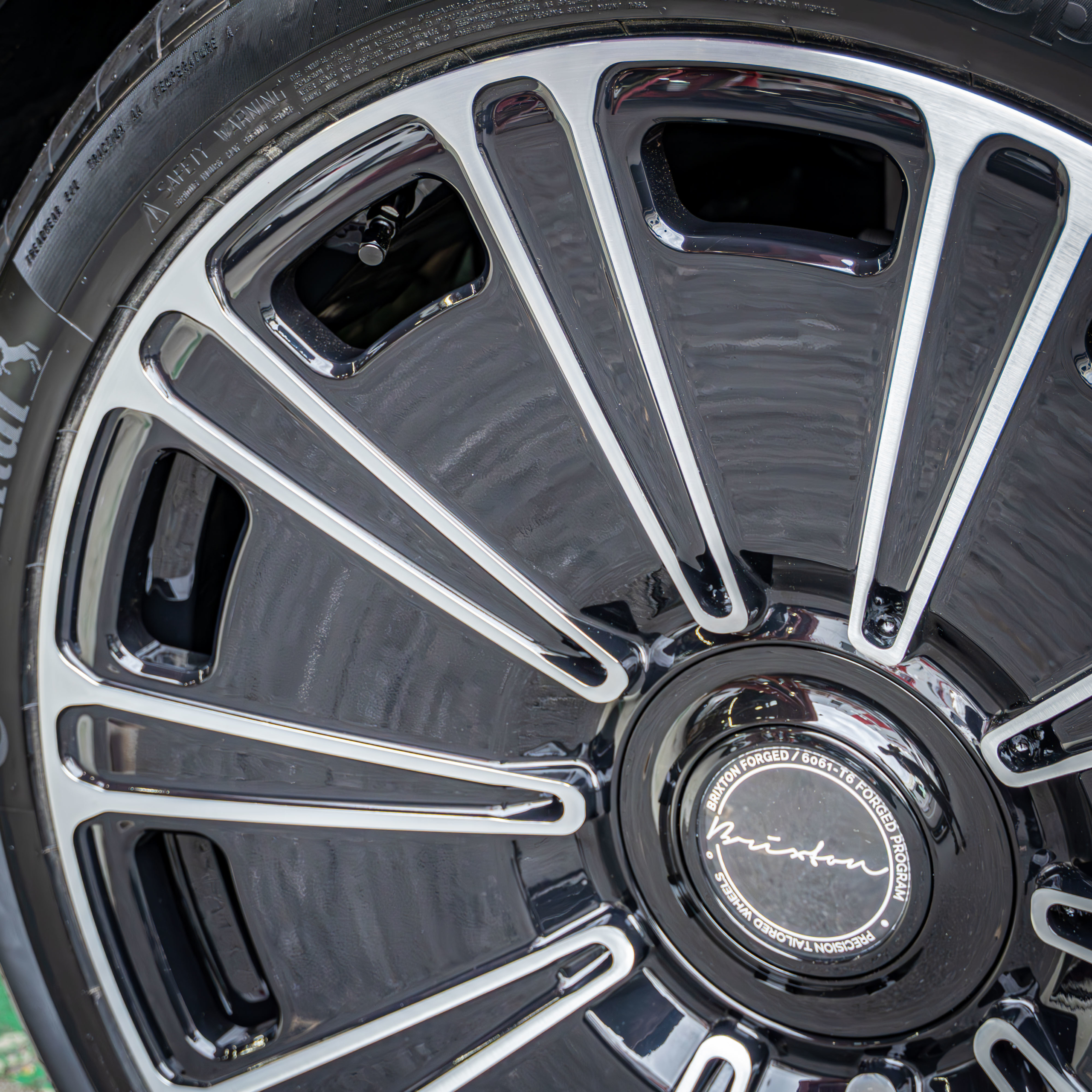 LAND ROVER RANGE ROVER AUTOBIOGRAPHY×Brixton Forged ボンド大阪