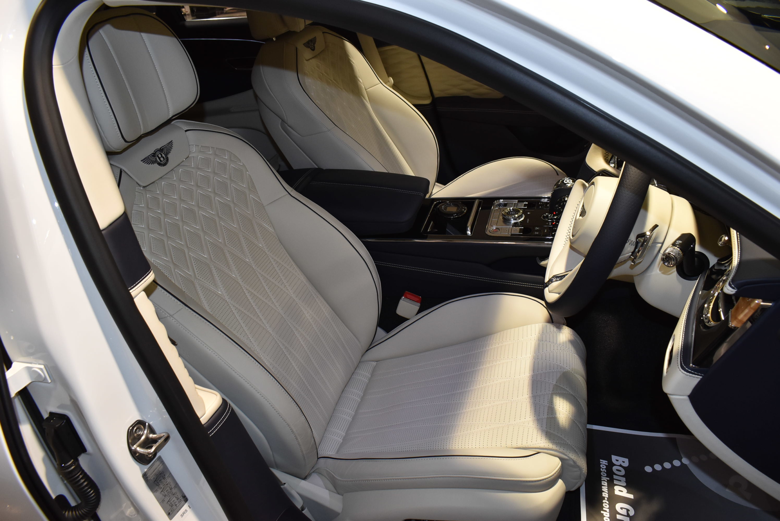 ベントレーフライングスパーW12 FIRST ED ローディングディスプレイ カーボンエアロPKG HRE22インチAW ローダウン