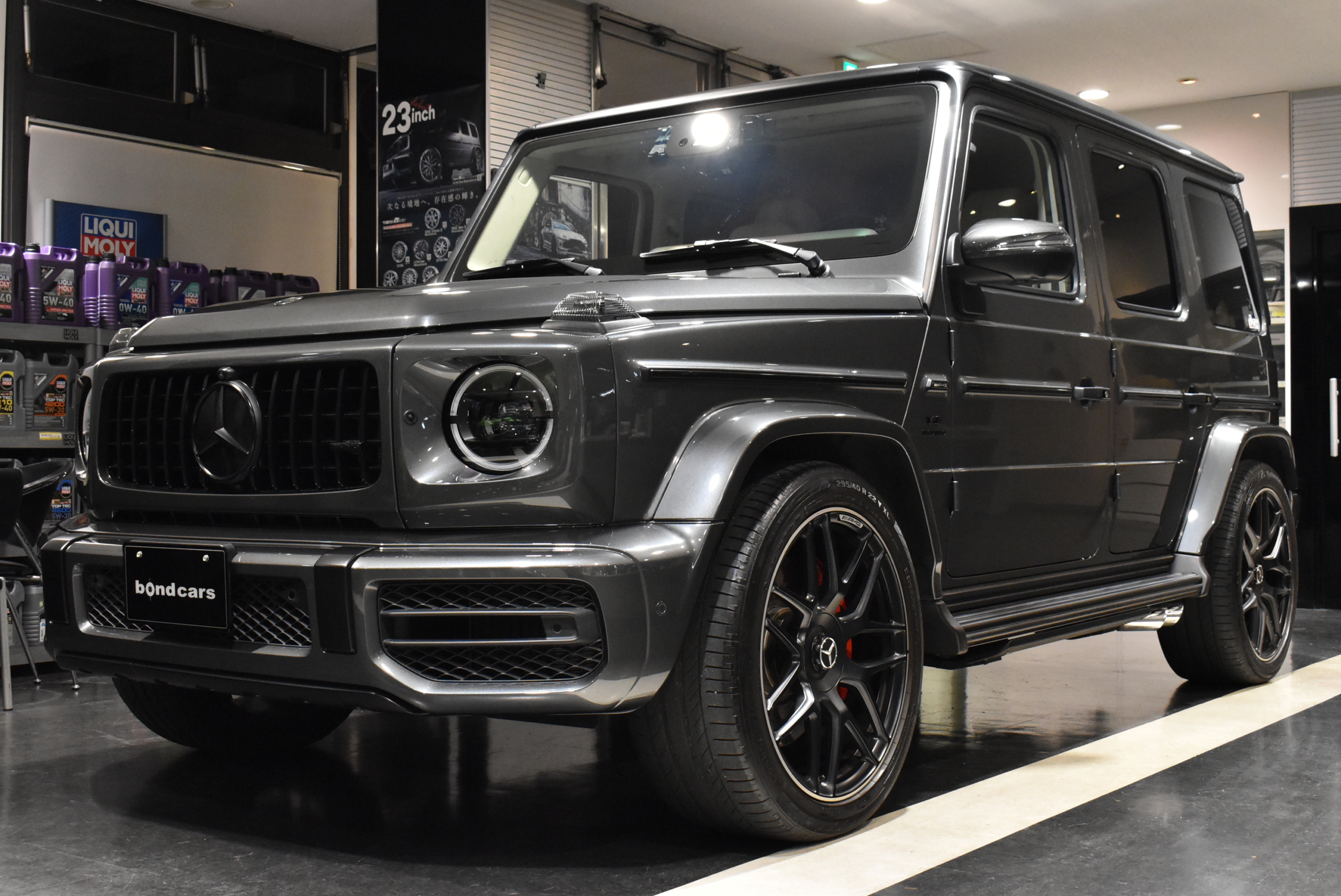 AMGレザーエクスクルーシブパッケージ AMG 22incAW 電動サイドステップ ナイトパッケージ仕様 各部ブラックアウト イージーエントリー(4ドア) デジタルインナーミラー ヒッチメンバー ダウンサス アンビエントエアアウトレット