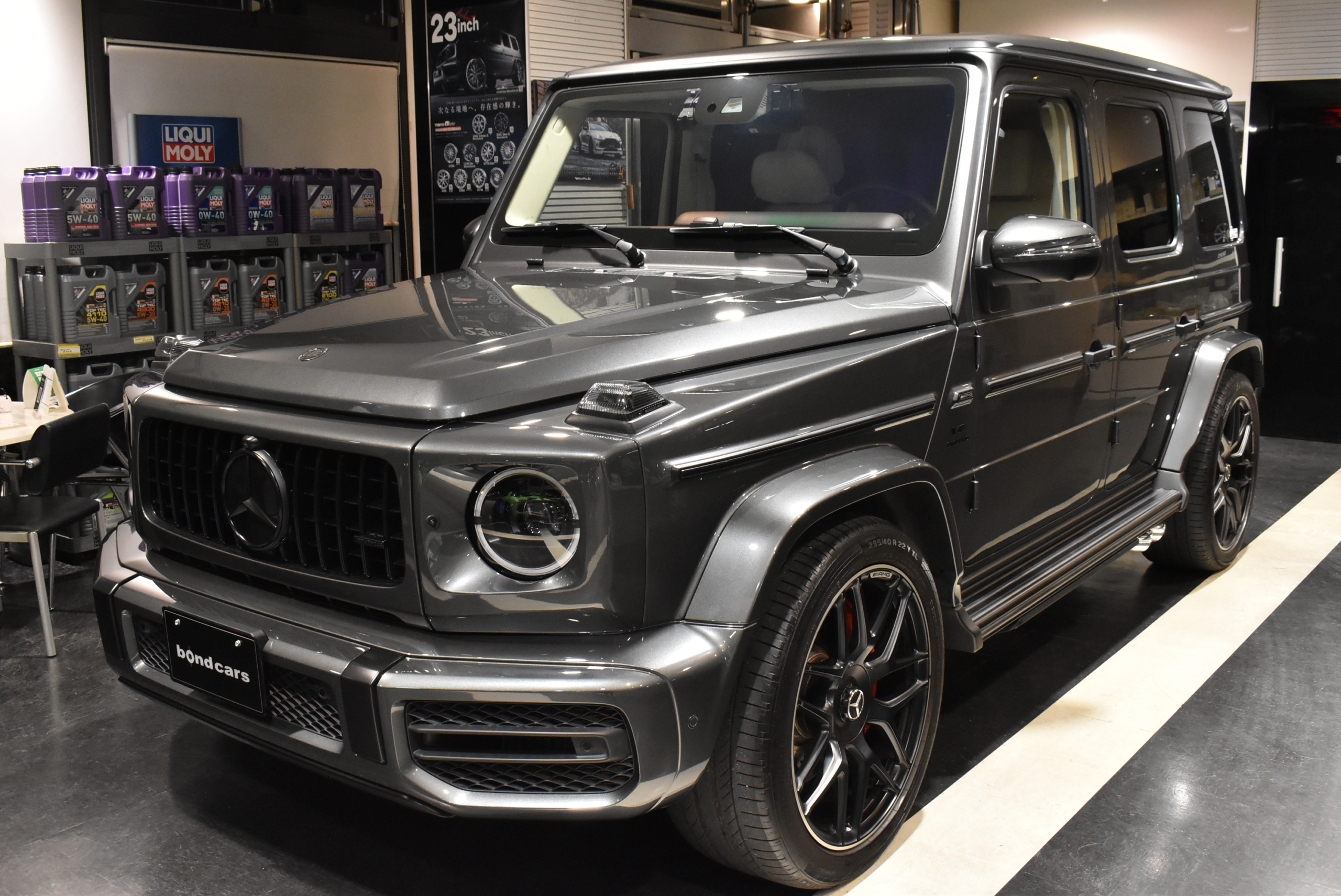 AMGレザーエクスクルーシブパッケージ AMG 22incAW 電動サイドステップ ナイトパッケージ仕様 各部ブラックアウト イージーエントリー(4ドア) デジタルインナーミラー ヒッチメンバー ダウンサス アンビエントエアアウトレット