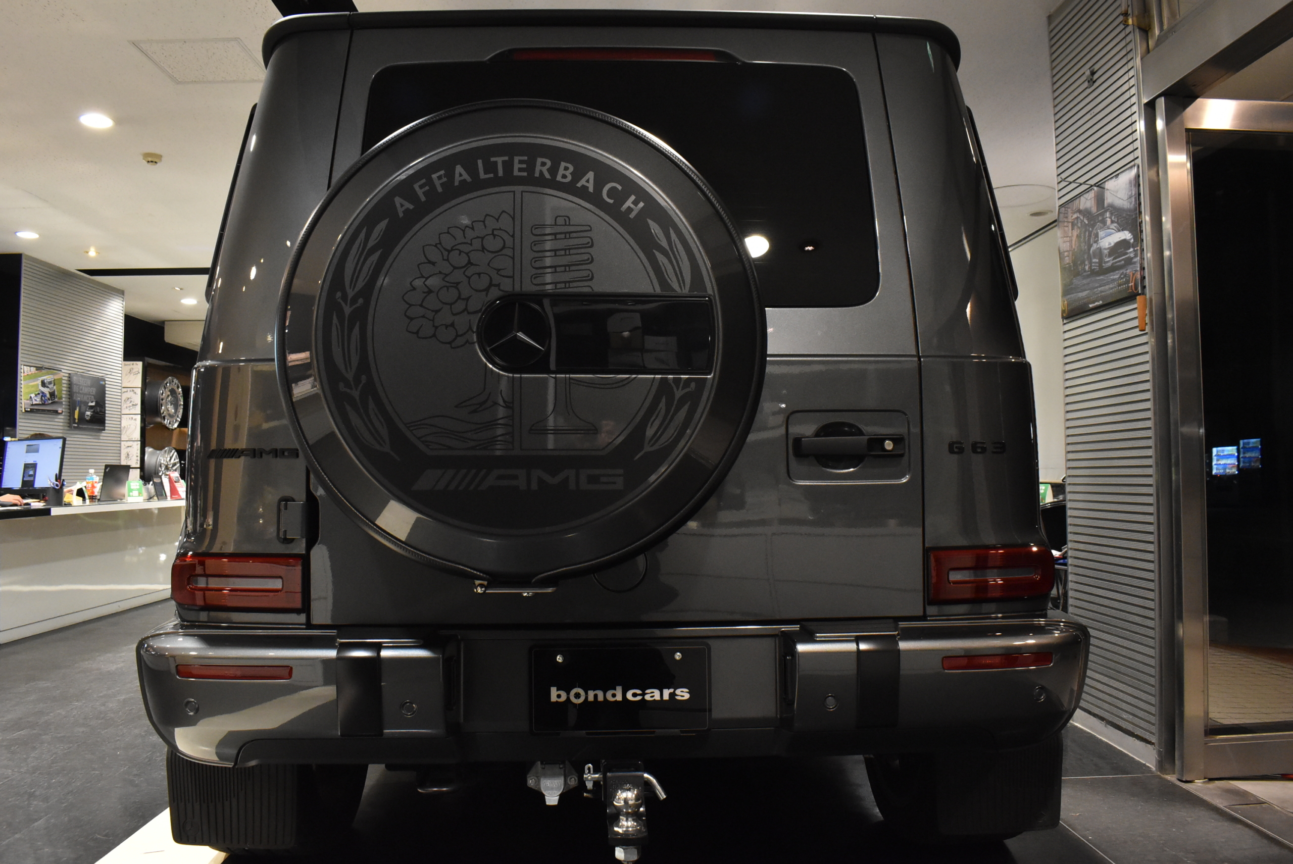 AMGレザーエクスクルーシブパッケージ AMG 22incAW 電動サイドステップ ナイトパッケージ仕様 各部ブラックアウト イージーエントリー(4ドア) デジタルインナーミラー ヒッチメンバー ダウンサス アンビエントエアアウトレット