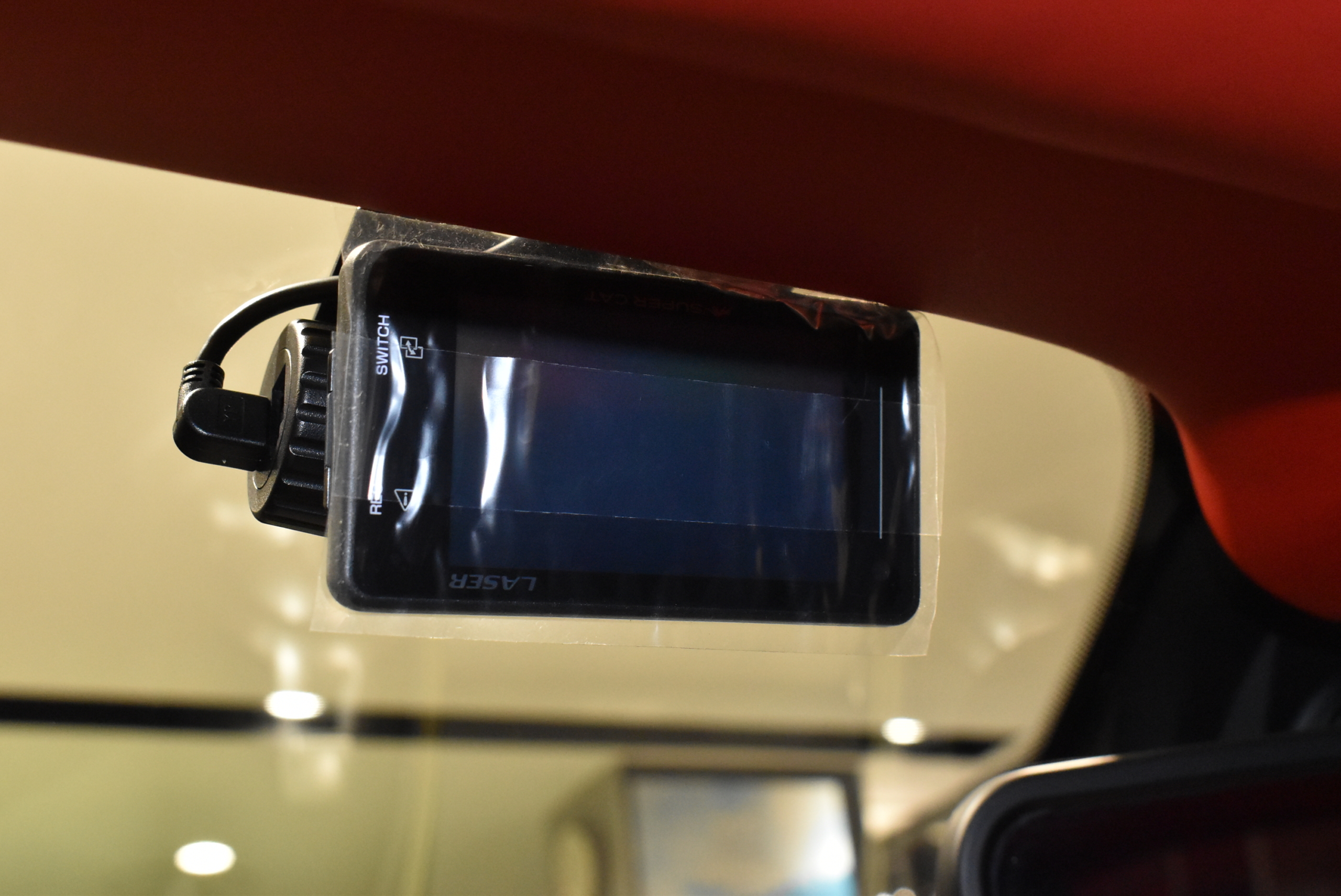 フェラーリ　GTC4Lusso　ビアンコアブス　左H　アップルカープレイ　クロームエッジフロントグリル　LEDカーボンステアリング　パッセンジャーディスプレィ　フル電動シート　パノラミックルーフ　 サスペンションリフター　フロントカメラ　２０インチ鍛造アルミホイール　ゴールドブレーキキャリパー　レーダー＆ドライブレコーダー