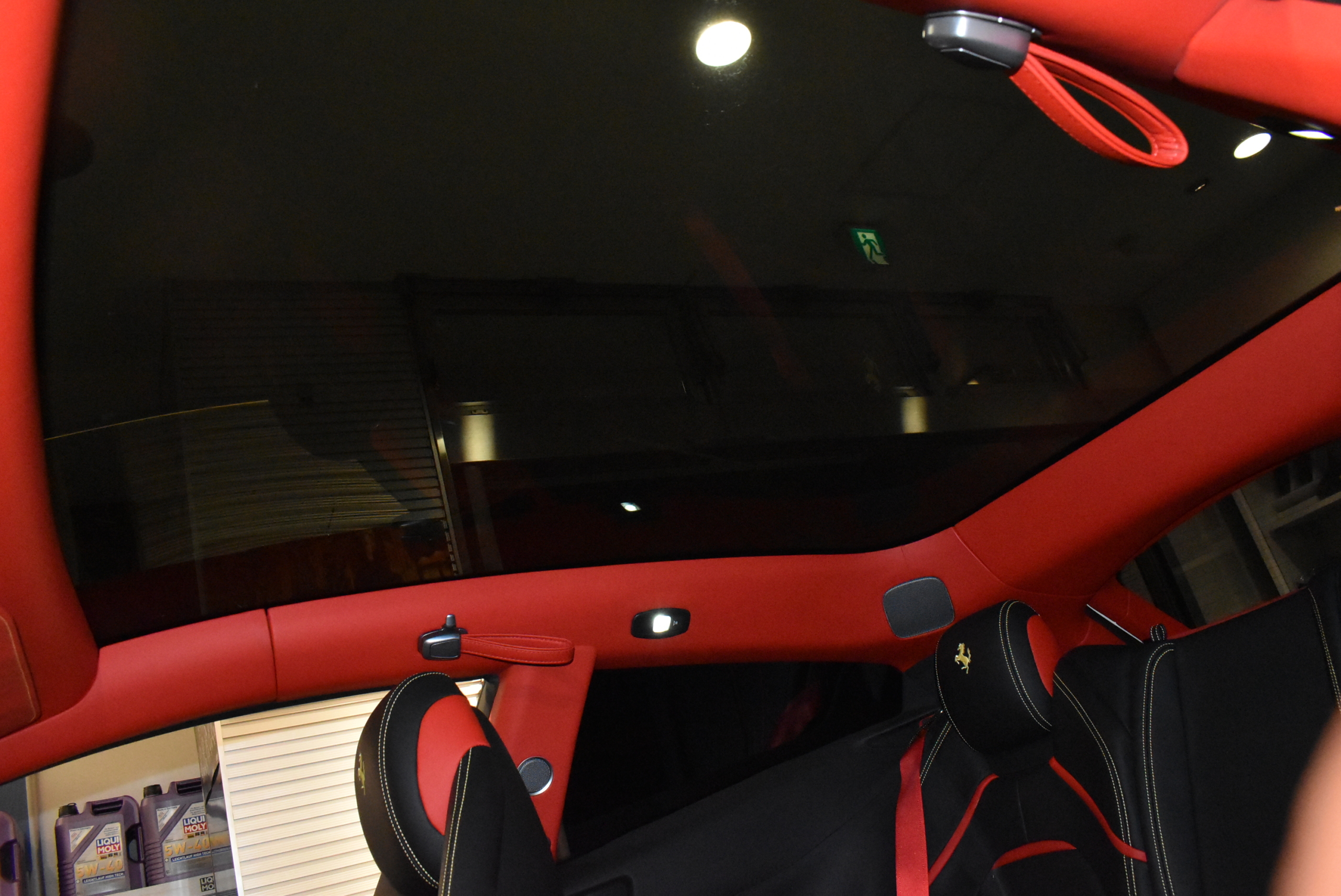 フェラーリ　GTC4Lusso　ビアンコアブス　左H　アップルカープレイ　クロームエッジフロントグリル　LEDカーボンステアリング　パッセンジャーディスプレィ　フル電動シート　パノラミックルーフ　 サスペンションリフター　フロントカメラ　２０インチ鍛造アルミホイール　ゴールドブレーキキャリパー　レーダー＆ドライブレコーダー