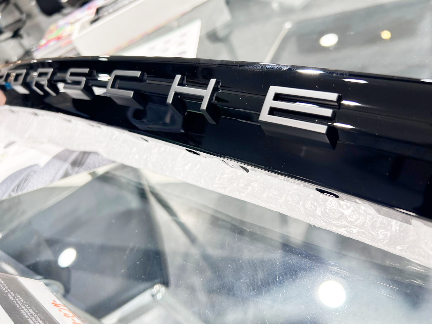 718　ケイマン　GT4　エンブレム　ブラックアウト
