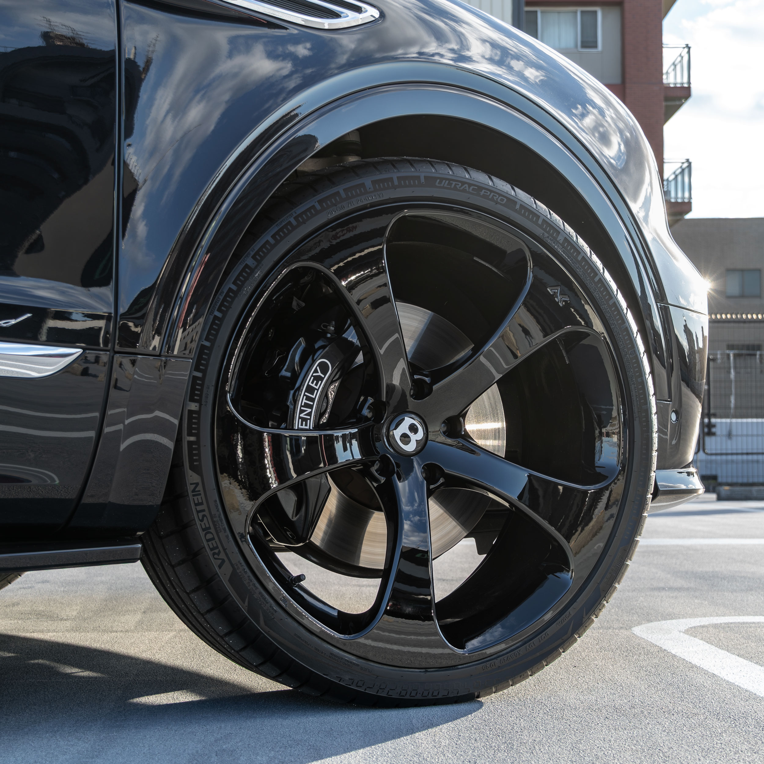 ベントレー ベンテイガ AKforged 24インチ ホイール交換 カスタム