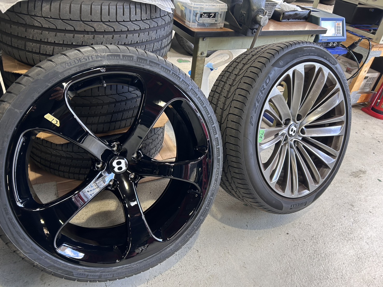 ベントレー ベンテイガ AKforged 24インチ ホイール交換 カスタム