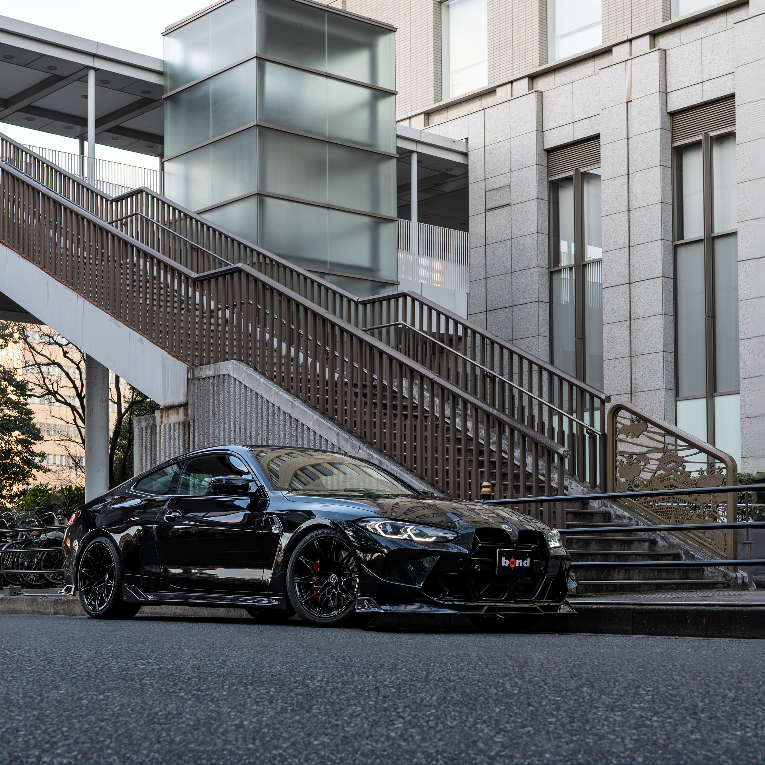BMW　M4　Xdrive　AEデザイン　エアロ　カスタム　bondstyle　ボンドカーズ　ボンド大阪　ボンドグループ