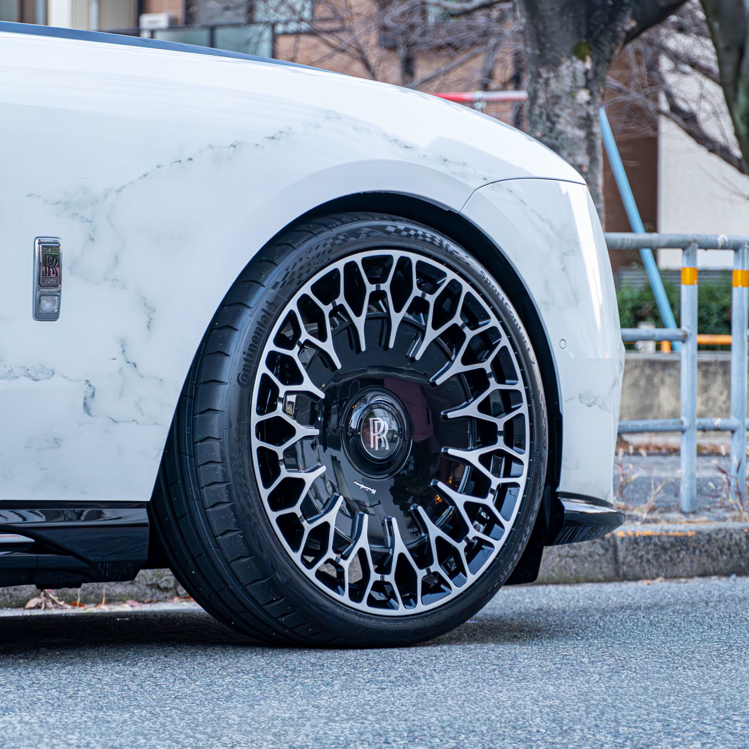 Rolls-Royce Spectre×Brixton Forged!! ボンド大阪