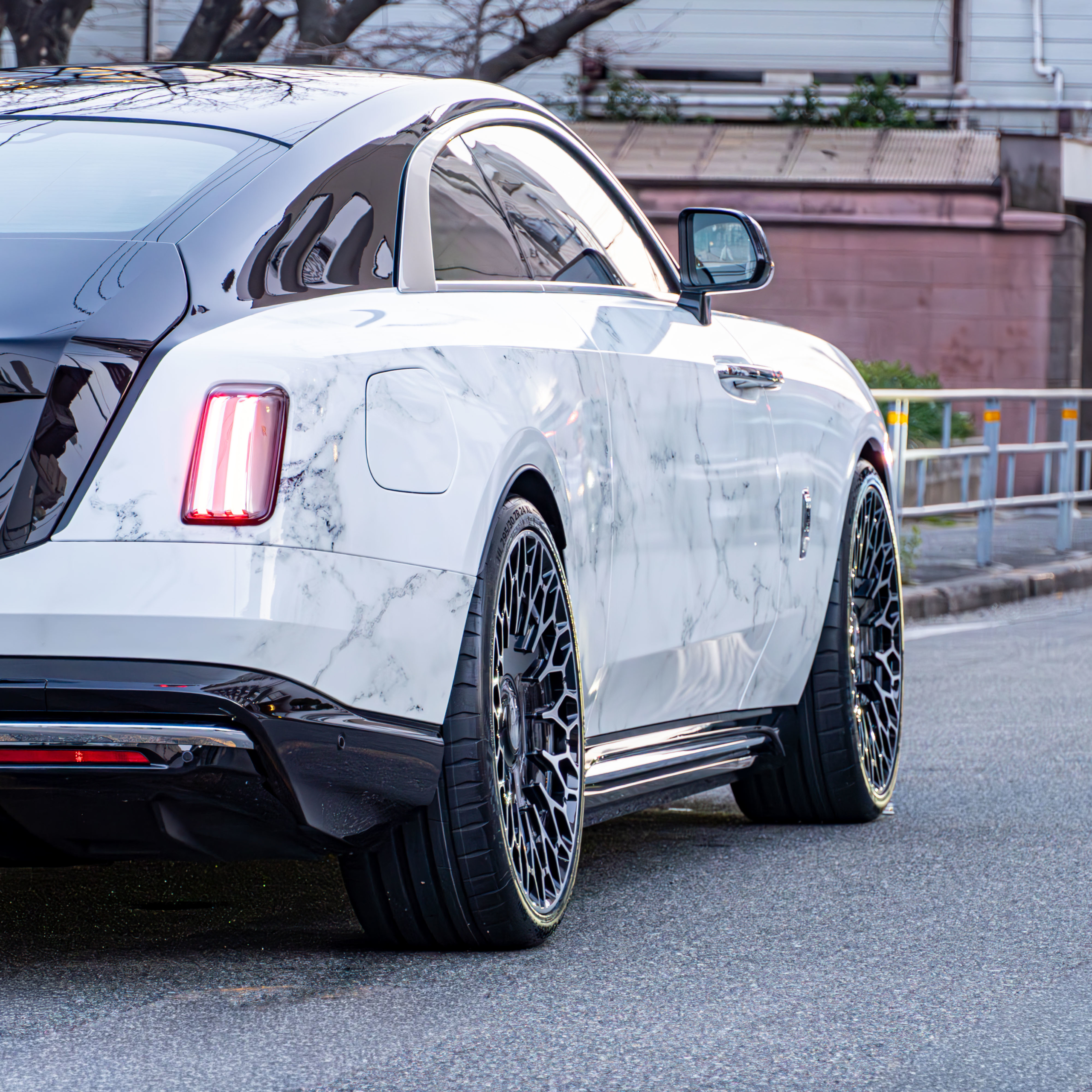 Rolls-Royce Spectre×Brixton Forged!! ボンド大阪