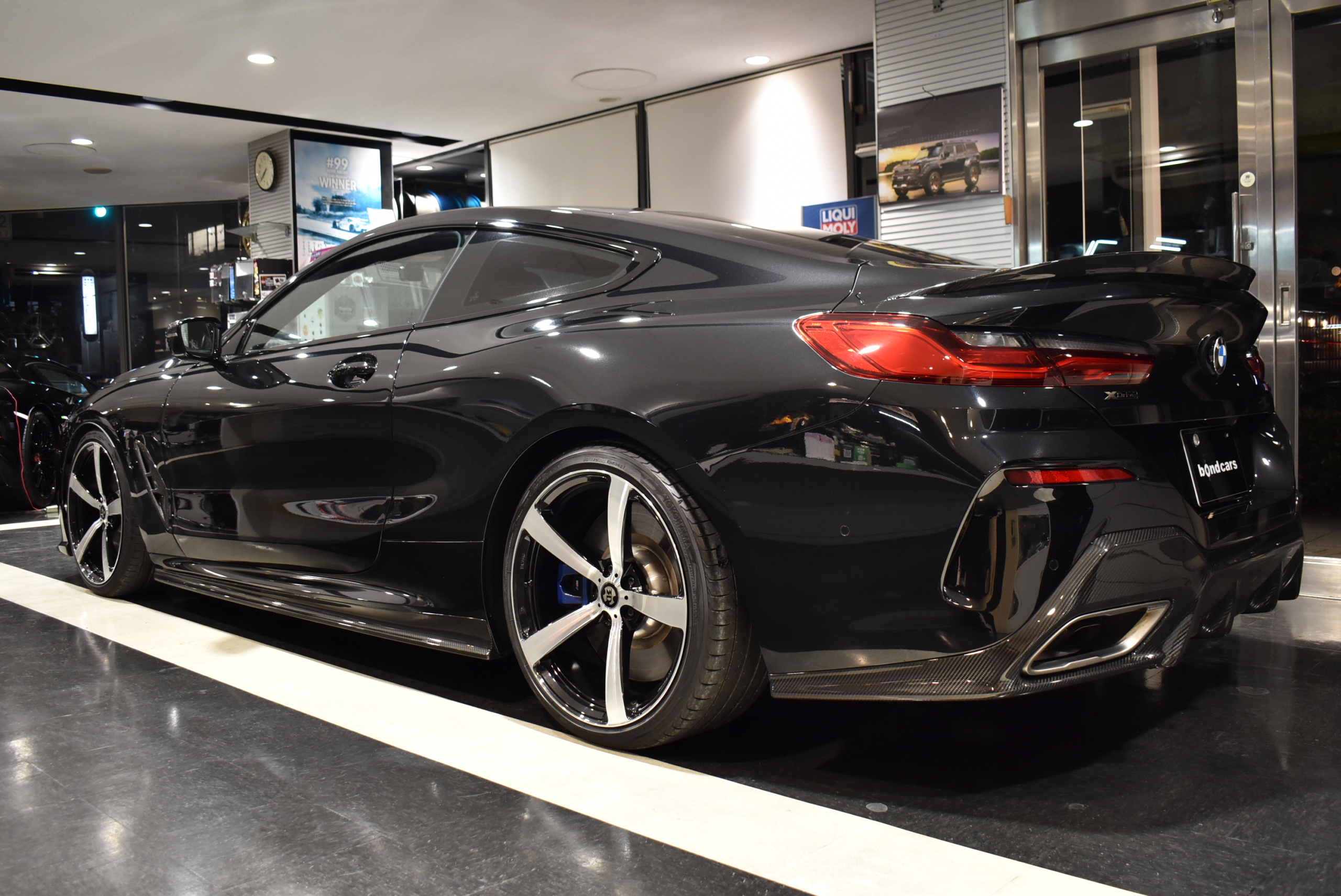 M850i XDrive COUPE　ブラックサファイア ３Ｄデザイン　Ｆ/Ｓ/Ｒ/ＲＷ　 ローダウンサス　 ３Dデザイン２０インチＡＷ　 赤黒レザーシート（ベンチレーション） カーボンラッピング（ルーフ・ミラー） クリスタルシフトノブ