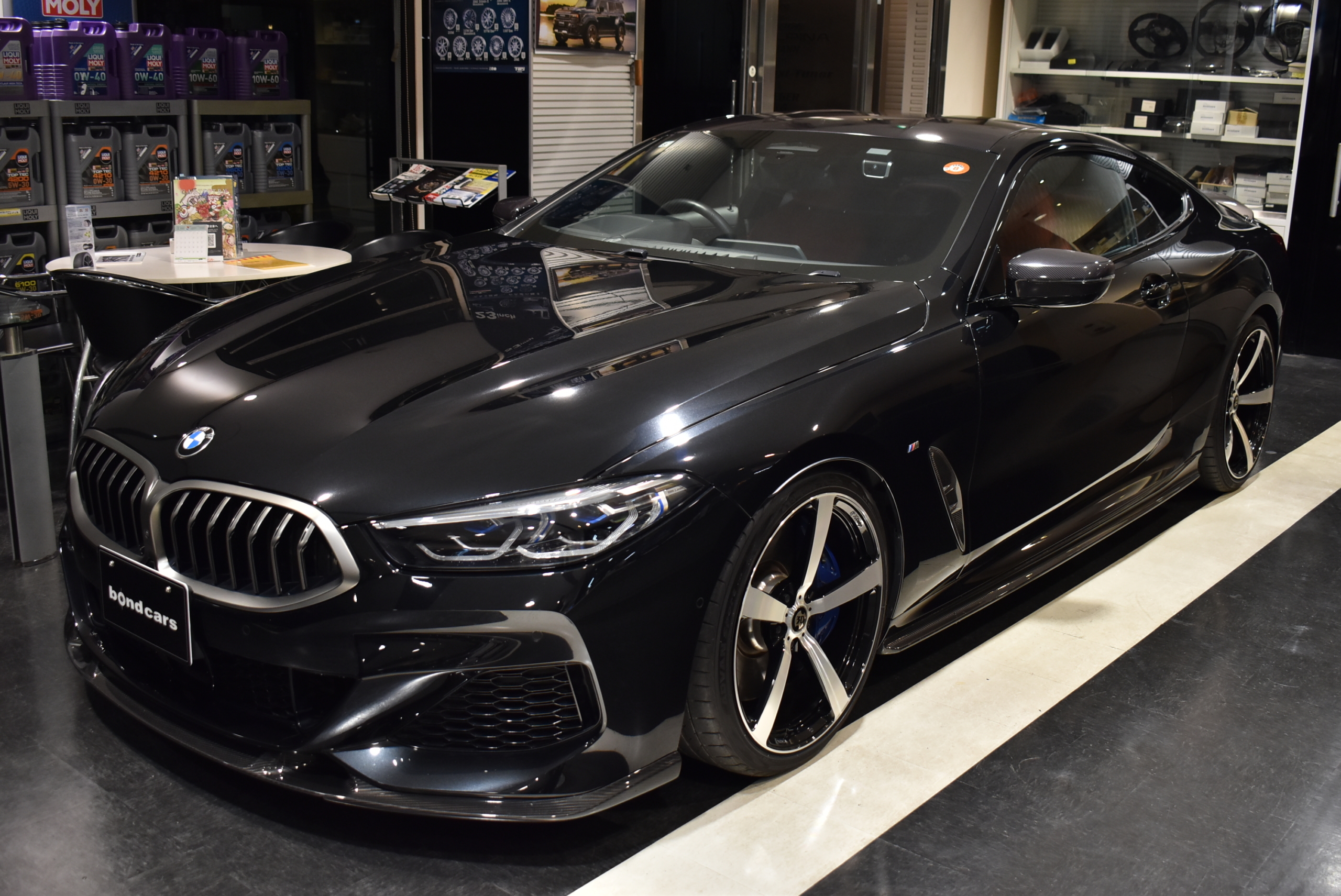 M850i XDrive COUPE　ブラックサファイア ３Ｄデザイン　Ｆ/Ｓ/Ｒ/ＲＷ　 ローダウンサス　 ３Dデザイン２０インチＡＷ　 赤黒レザーシート（ベンチレーション） カーボンラッピング（ルーフ・ミラー） クリスタルシフトノブ
