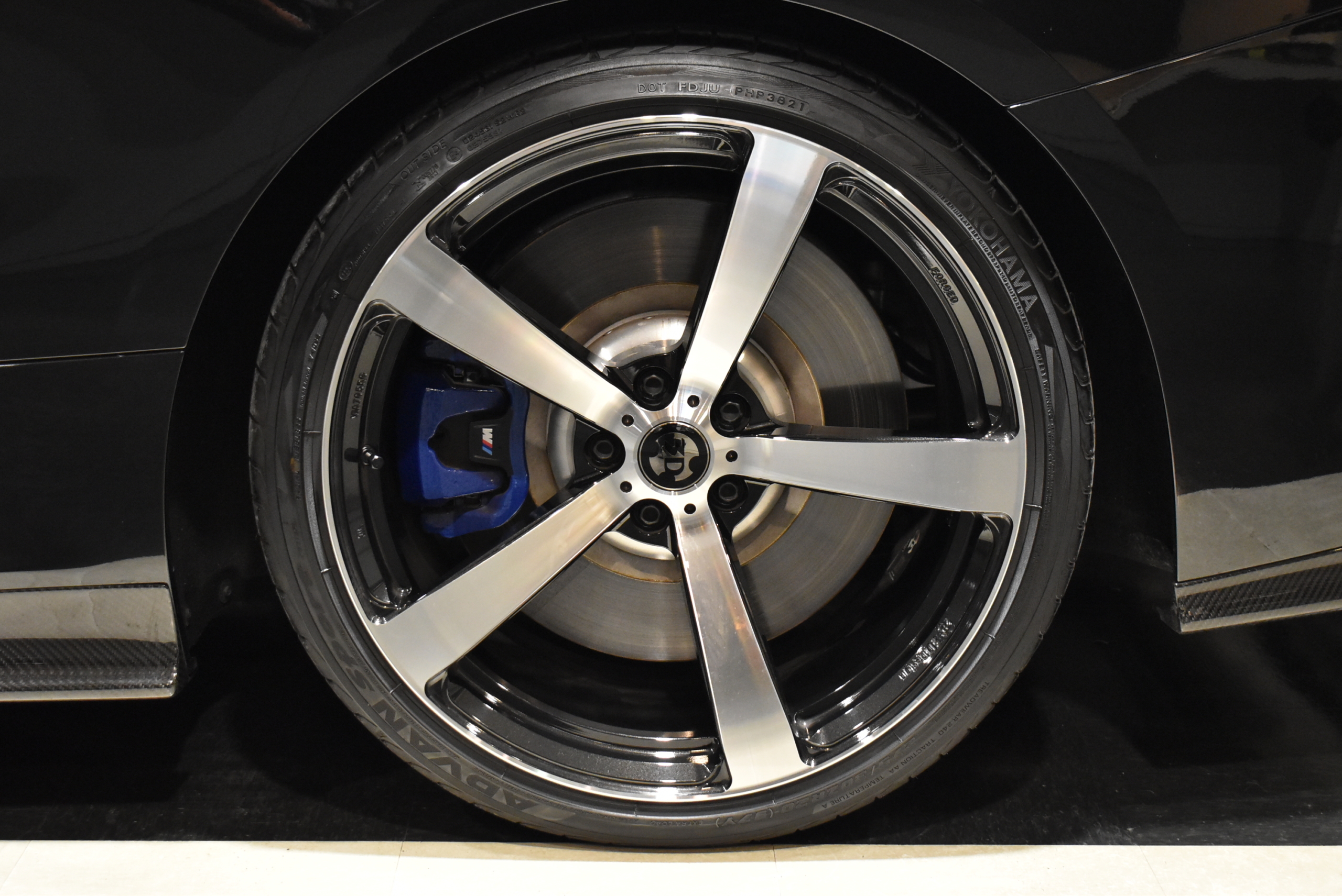 M850i XDrive COUPE　ブラックサファイア ３Ｄデザイン　Ｆ/Ｓ/Ｒ/ＲＷ　 ローダウンサス　 ３Dデザイン２０インチＡＷ　 赤黒レザーシート（ベンチレーション） カーボンラッピング（ルーフ・ミラー） クリスタルシフトノブ