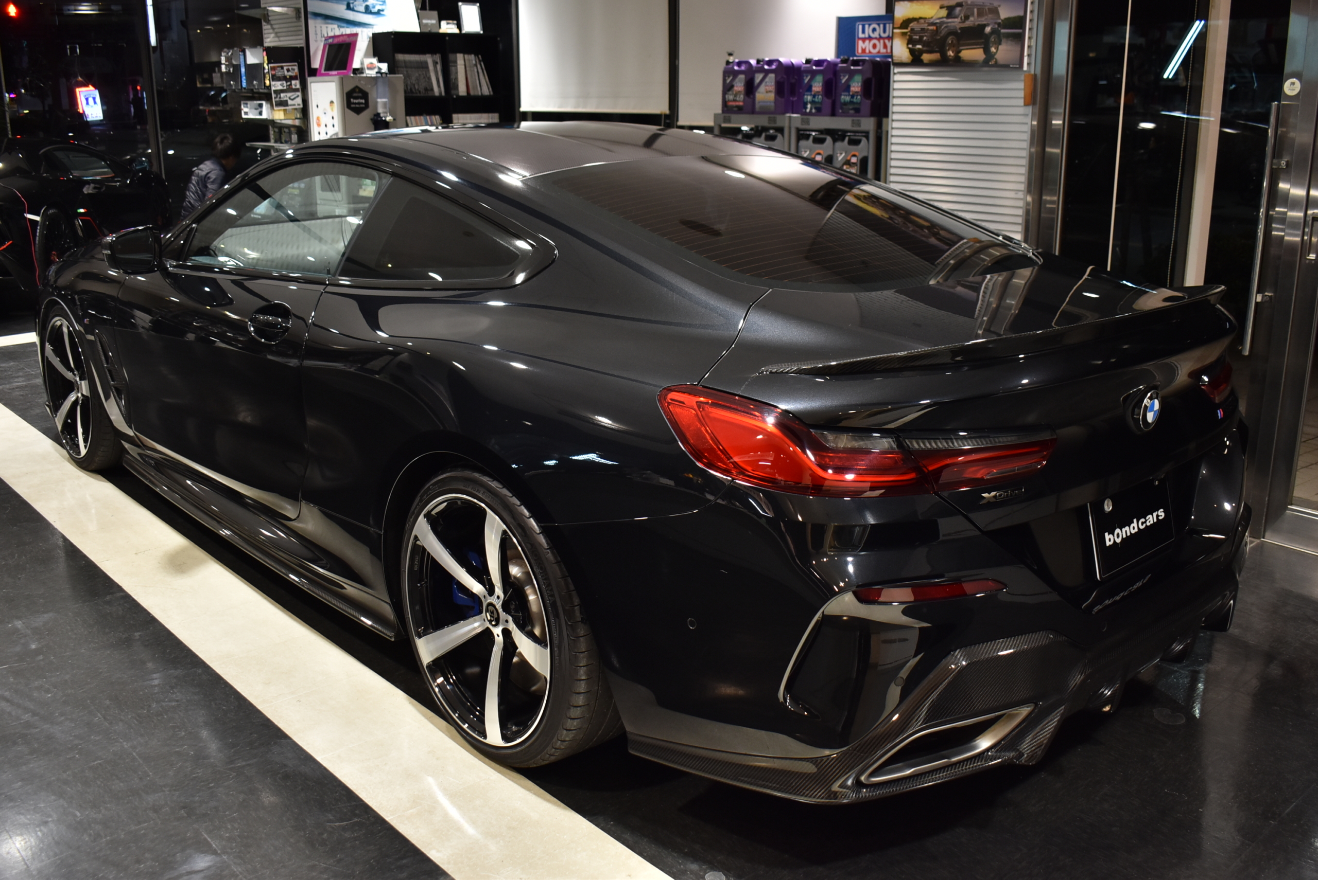 M850i XDrive COUPE　ブラックサファイア ３Ｄデザイン　Ｆ/Ｓ/Ｒ/ＲＷ　 ローダウンサス　 ３Dデザイン２０インチＡＷ　 赤黒レザーシート（ベンチレーション） カーボンラッピング（ルーフ・ミラー） クリスタルシフトノブ