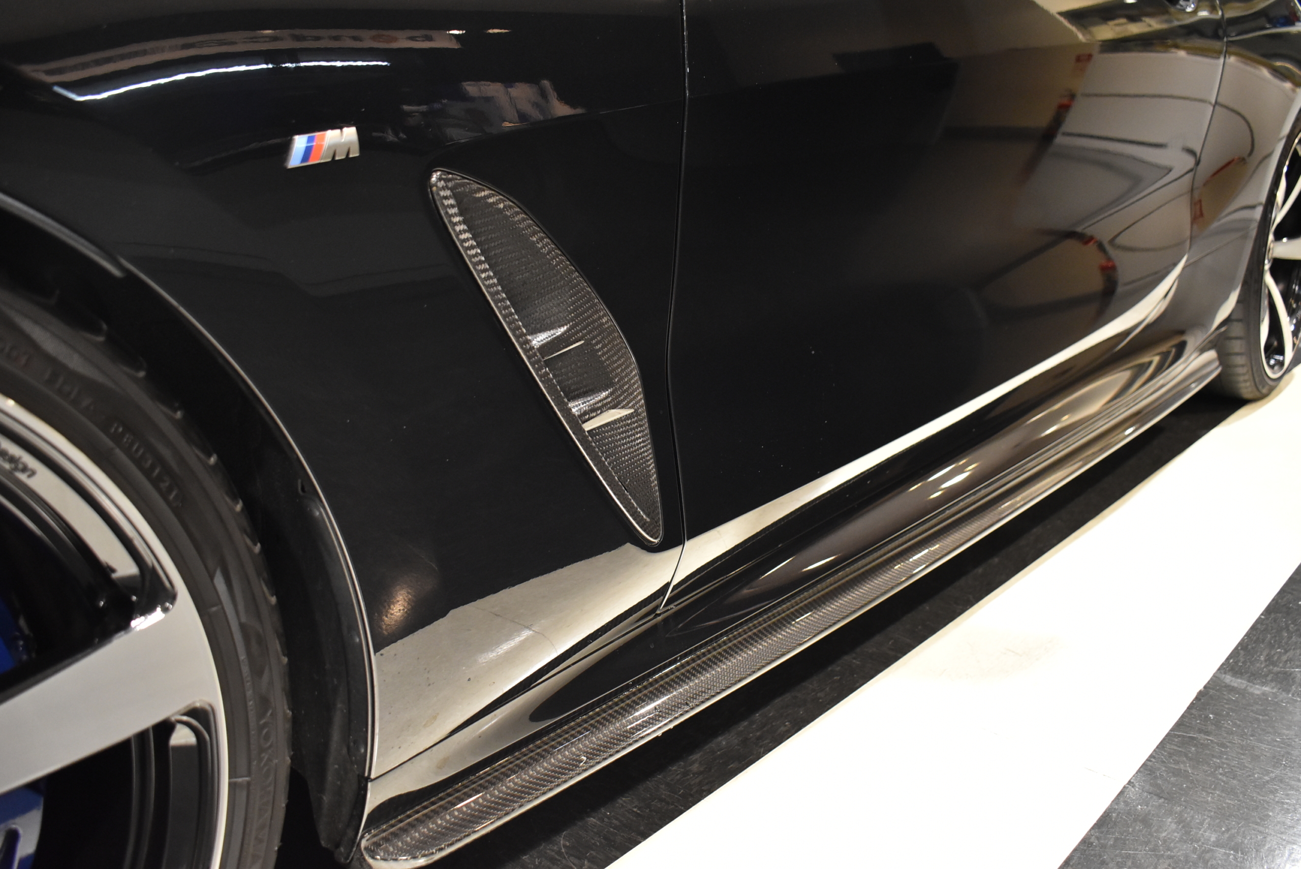 M850i XDrive COUPE　ブラックサファイア ３Ｄデザイン　Ｆ/Ｓ/Ｒ/ＲＷ　 ローダウンサス　 ３Dデザイン２０インチＡＷ　 赤黒レザーシート（ベンチレーション） カーボンラッピング（ルーフ・ミラー） クリスタルシフトノブ