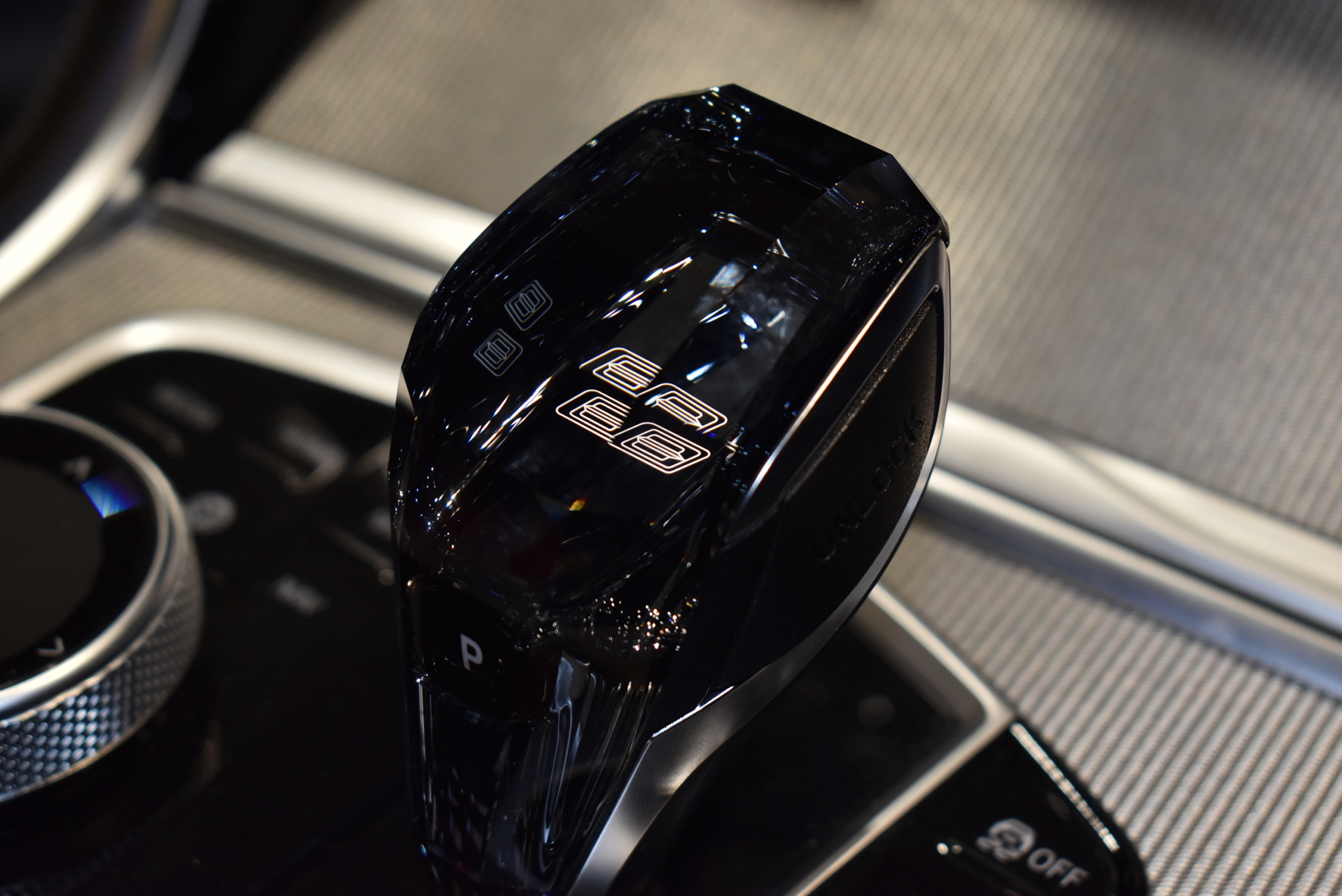 M850i XDrive COUPE　ブラックサファイア ３Ｄデザイン　Ｆ/Ｓ/Ｒ/ＲＷ　 ローダウンサス　 ３Dデザイン２０インチＡＷ　 赤黒レザーシート（ベンチレーション） カーボンラッピング（ルーフ・ミラー） クリスタルシフトノブ