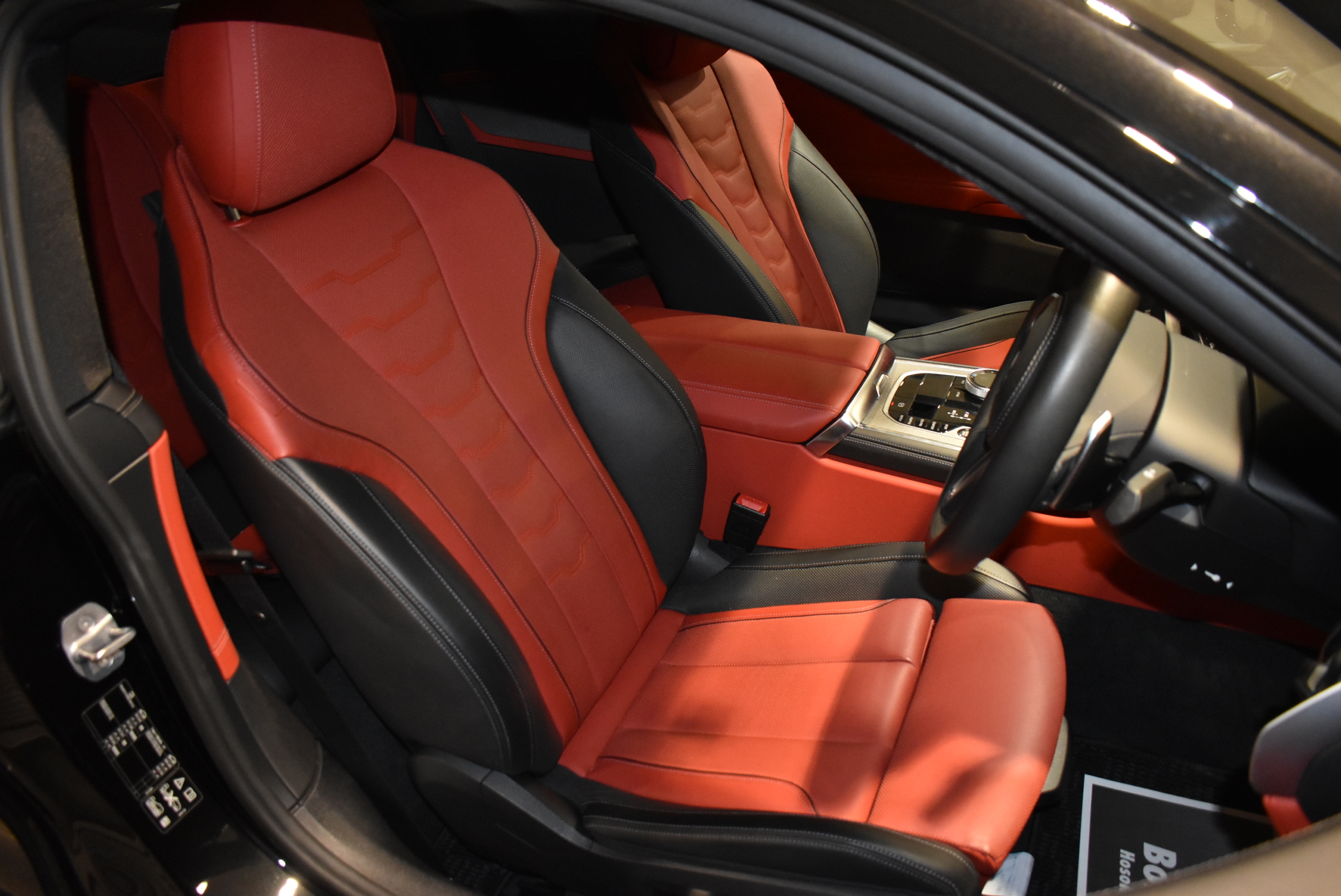 M850i XDrive COUPE　ブラックサファイア ３Ｄデザイン　Ｆ/Ｓ/Ｒ/ＲＷ　 ローダウンサス　 ３Dデザイン２０インチＡＷ　 赤黒レザーシート（ベンチレーション） カーボンラッピング（ルーフ・ミラー） クリスタルシフトノブ