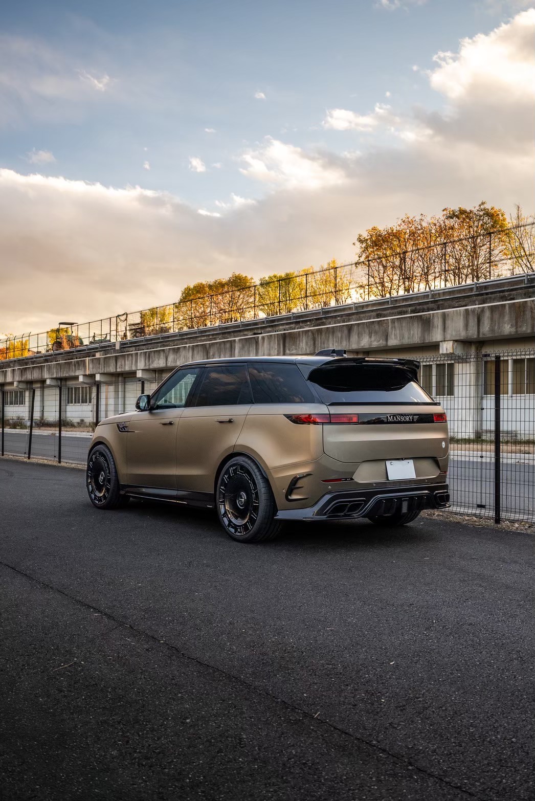 RANGE ROVER SPORT SV×MANSORY ボンド大阪