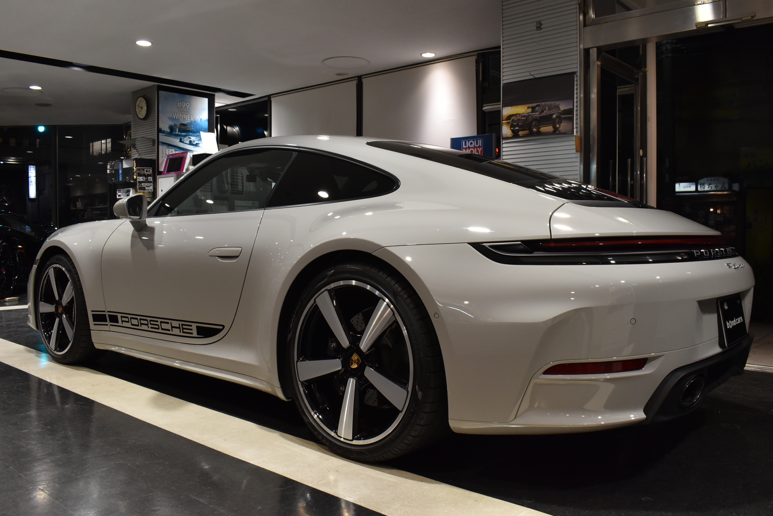 ORSCHE 992.2 カレラ スポーツデザインパッケージ HDマトリクスヘッドライト スポーツエキゾースト ツートンレザーインテリア BOSEサウンドシステム シートベンチレーション スポーツクロノパッケージ