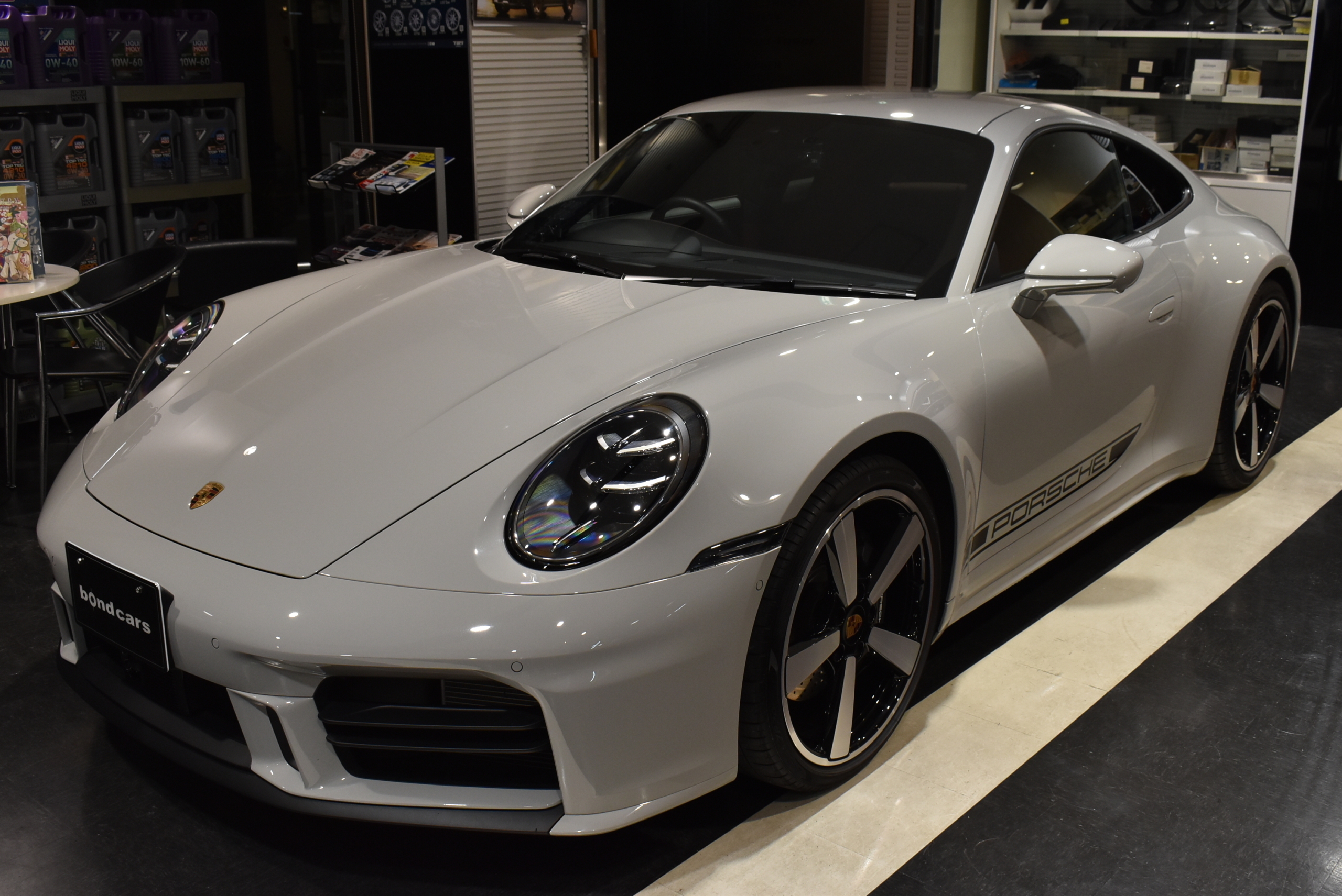 ORSCHE 992.2 カレラ スポーツデザインパッケージ HDマトリクスヘッドライト スポーツエキゾースト ツートンレザーインテリア BOSEサウンドシステム シートベンチレーション スポーツクロノパッケージ