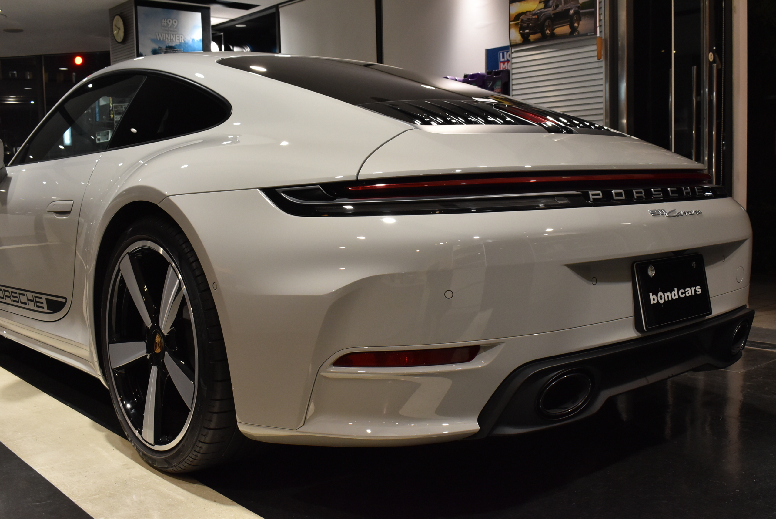 ORSCHE 992.2 カレラ スポーツデザインパッケージ HDマトリクスヘッドライト スポーツエキゾースト ツートンレザーインテリア BOSEサウンドシステム シートベンチレーション スポーツクロノパッケージ