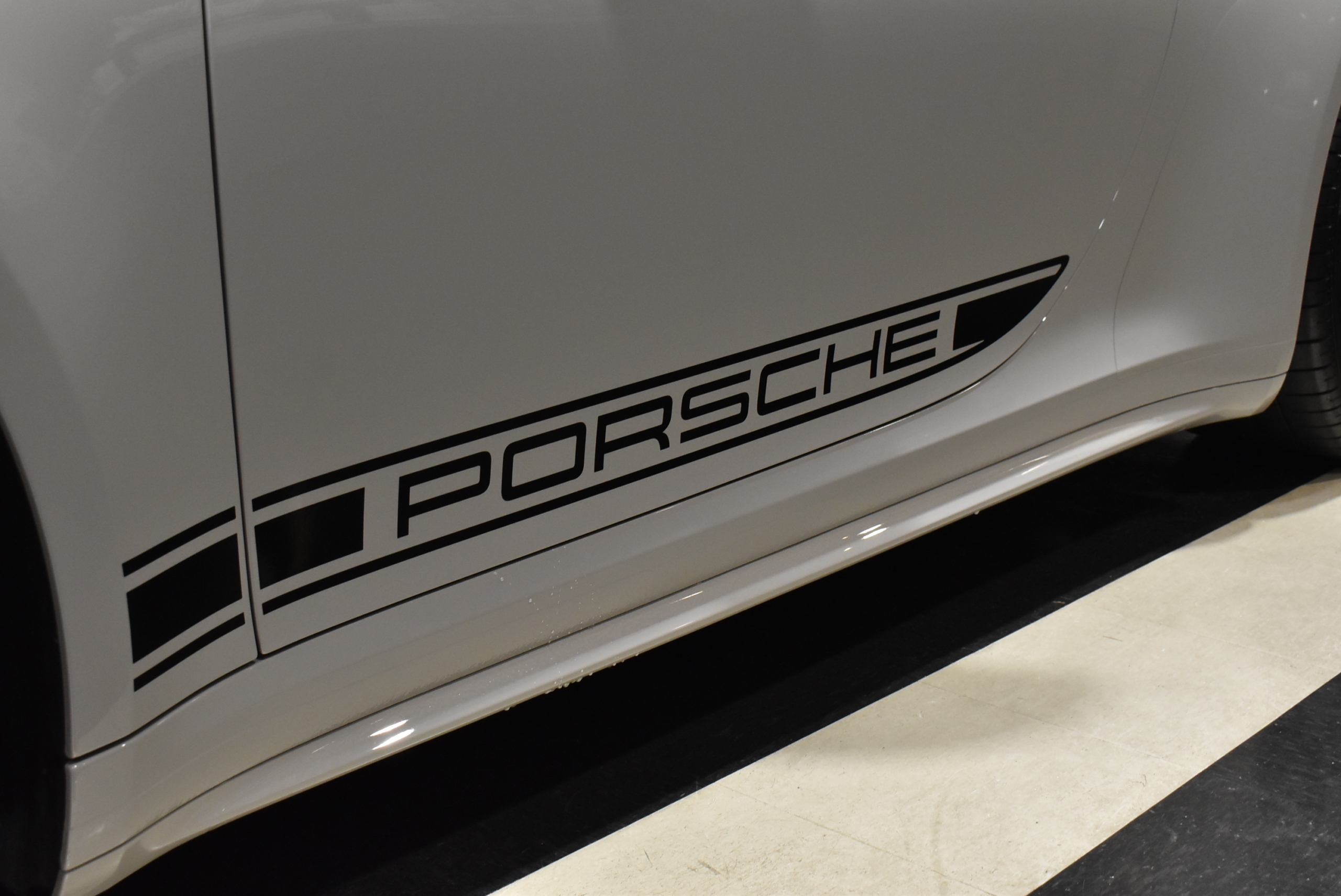 ORSCHE 992.2 カレラ スポーツデザインパッケージ HDマトリクスヘッドライト スポーツエキゾースト ツートンレザーインテリア BOSEサウンドシステム シートベンチレーション スポーツクロノパッケージ