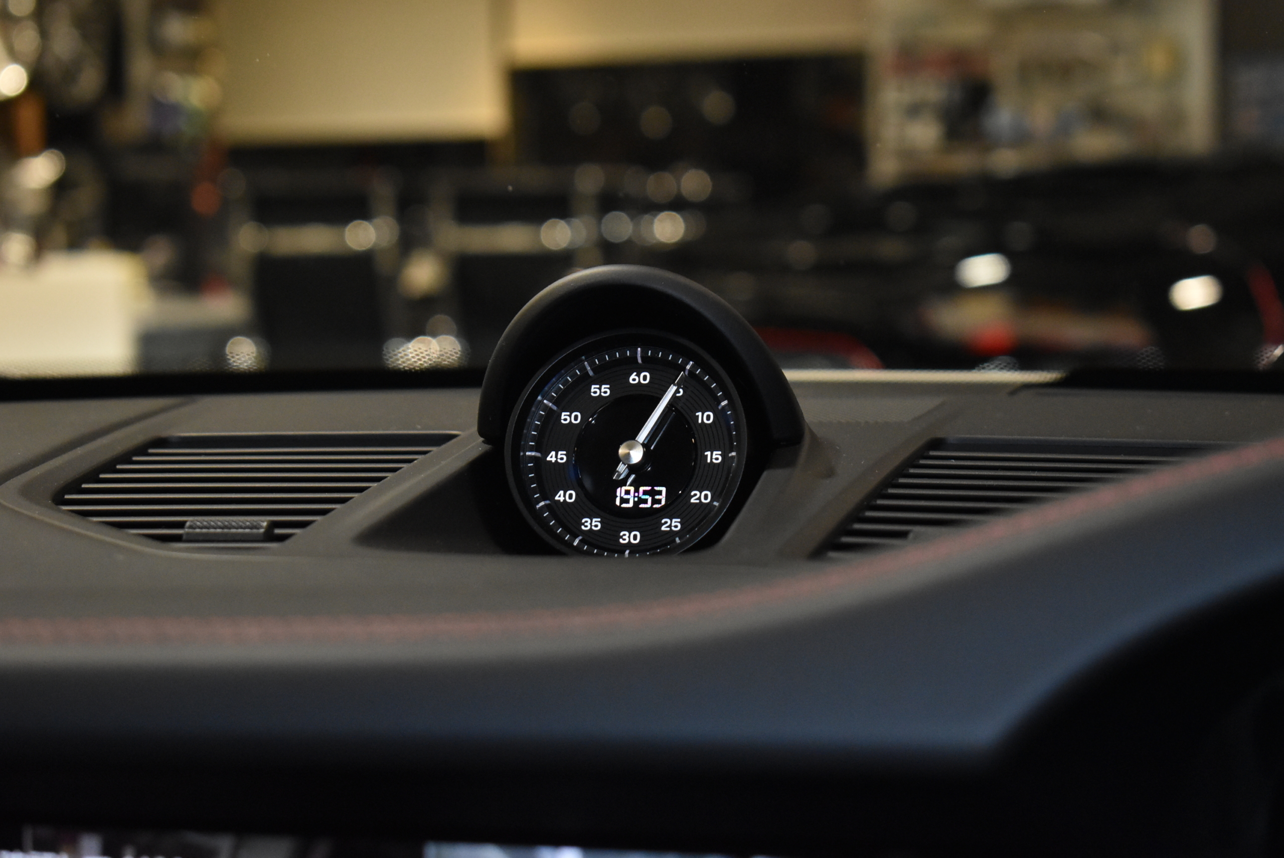 ORSCHE 992.2 カレラ スポーツデザインパッケージ HDマトリクスヘッドライト スポーツエキゾースト ツートンレザーインテリア BOSEサウンドシステム シートベンチレーション スポーツクロノパッケージ