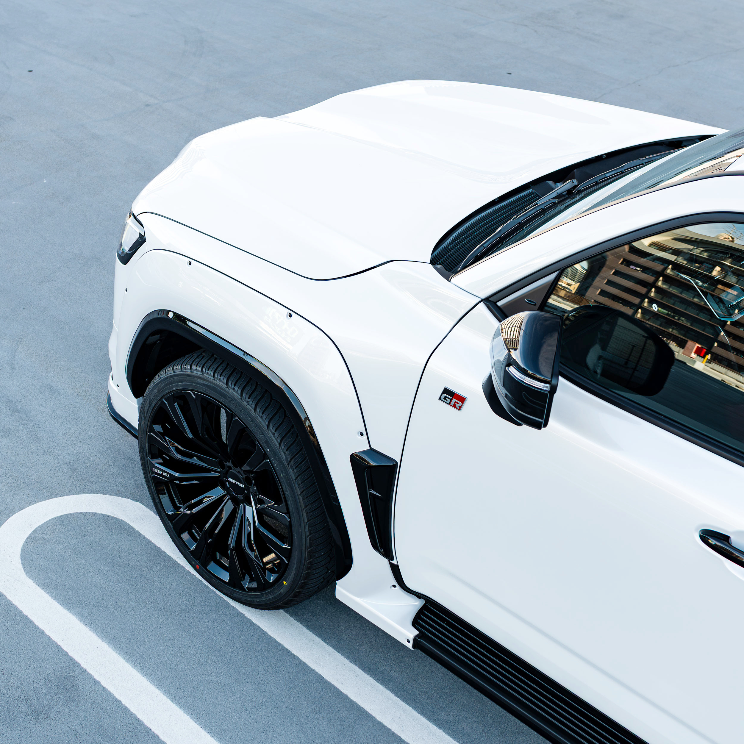 ランドクルーザー300　Liberty Walk リバティーウォーク カスタム